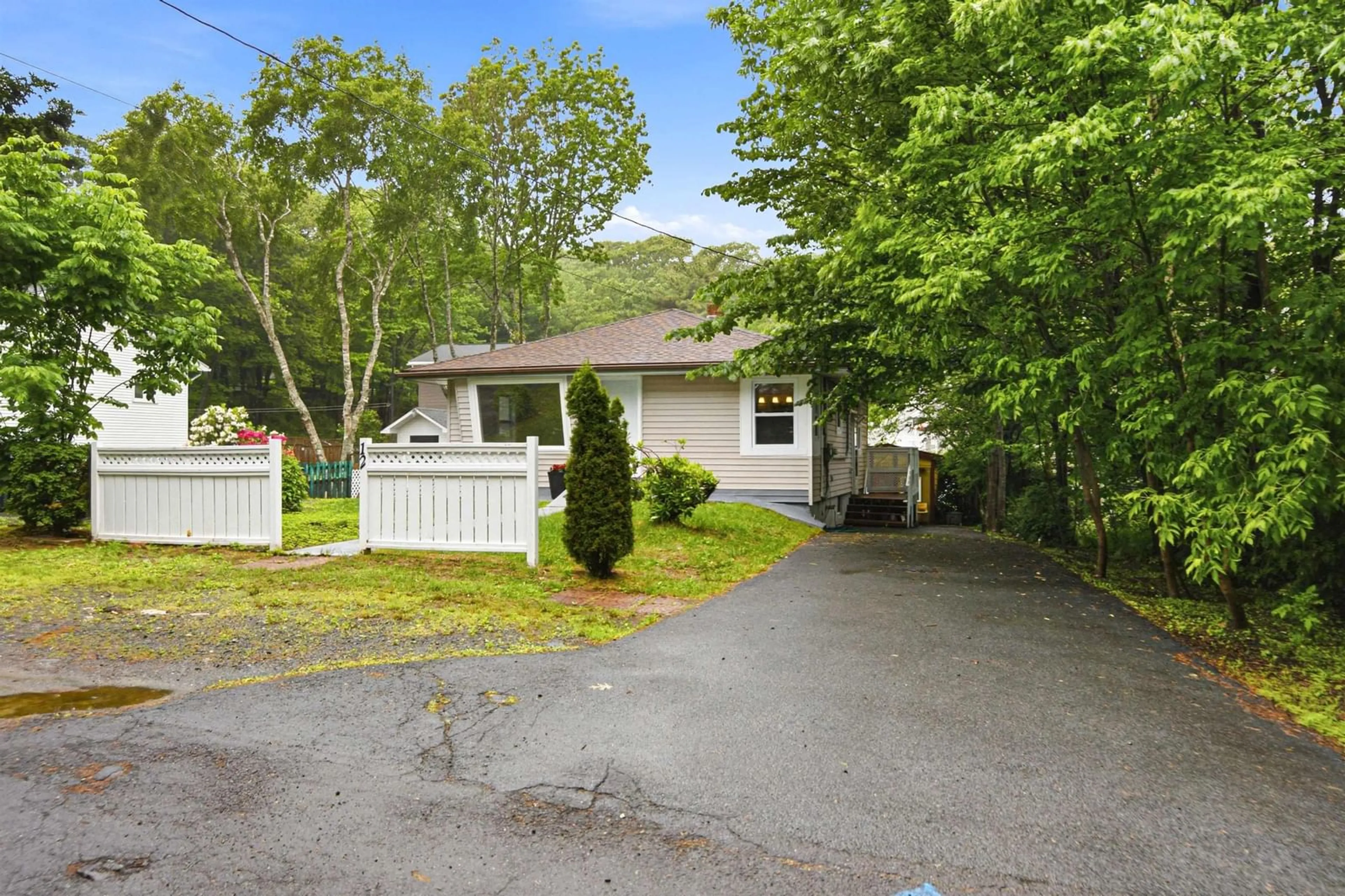 A pic from outside/outdoor area/front of a property/back of a property/a pic from drone, street for 12 Nelson Avenue, Halifax Nova Scotia B3P 1V8