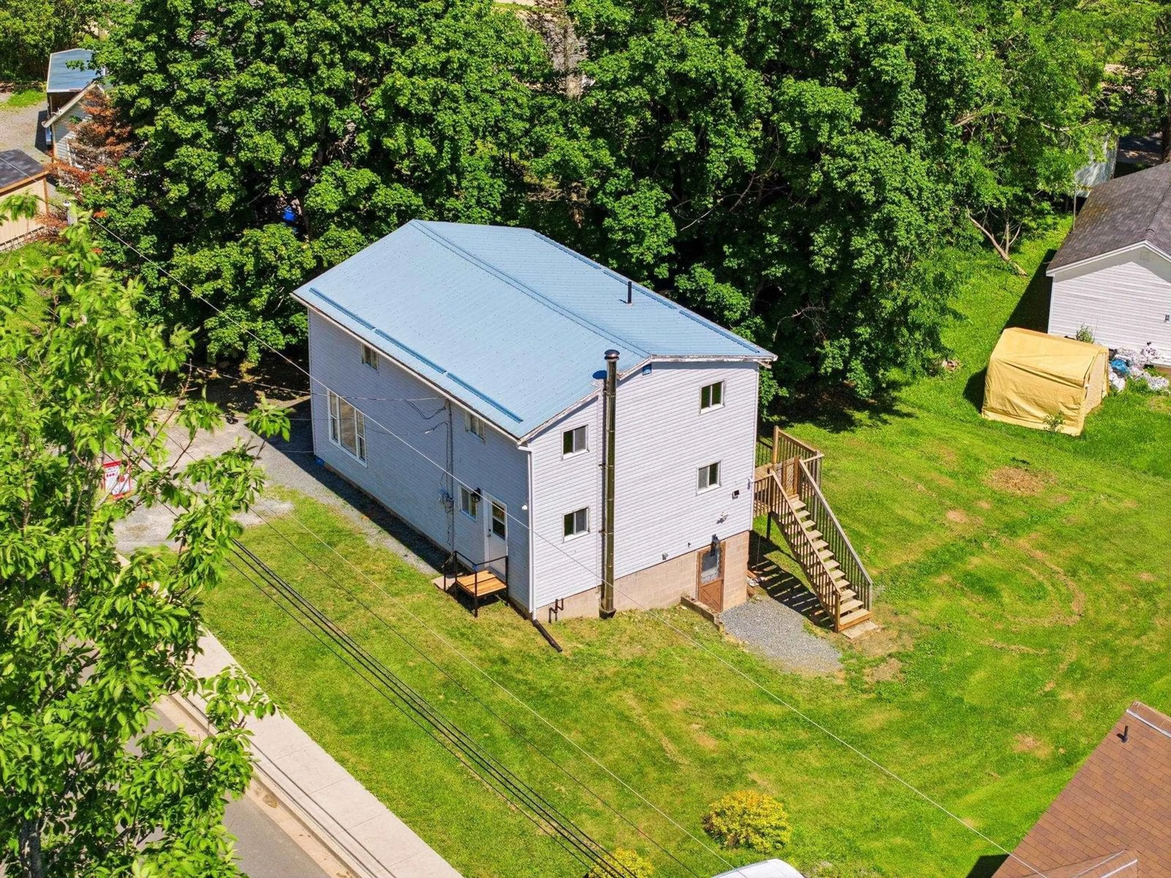 A pic from outside/outdoor area/front of a property/back of a property/a pic from drone, building for 36 Willow St, Hantsport Nova Scotia B0P 1P0