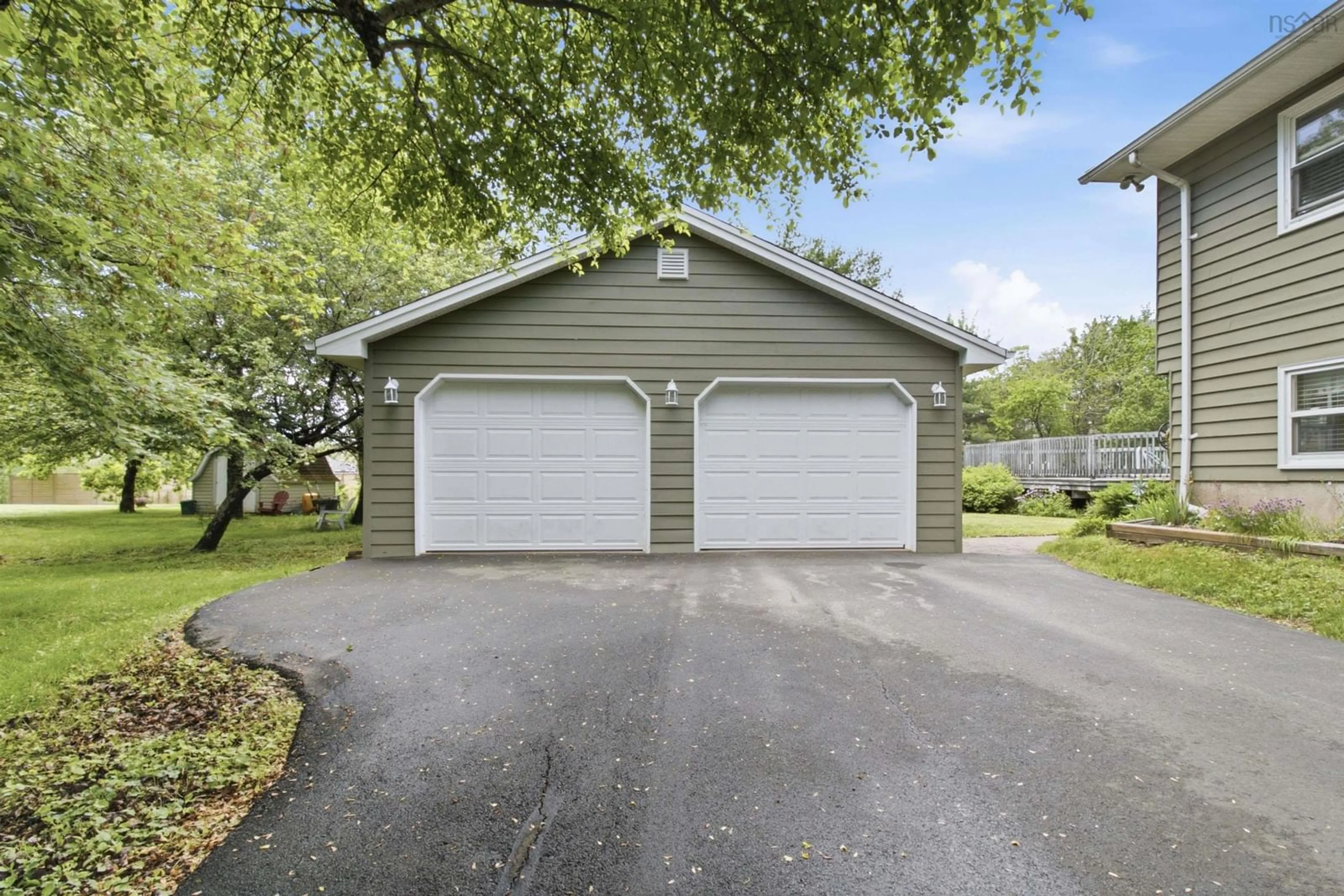 Indoor garage for 16 Mohawk St, Hammonds Plains Nova Scotia B4B 1M7