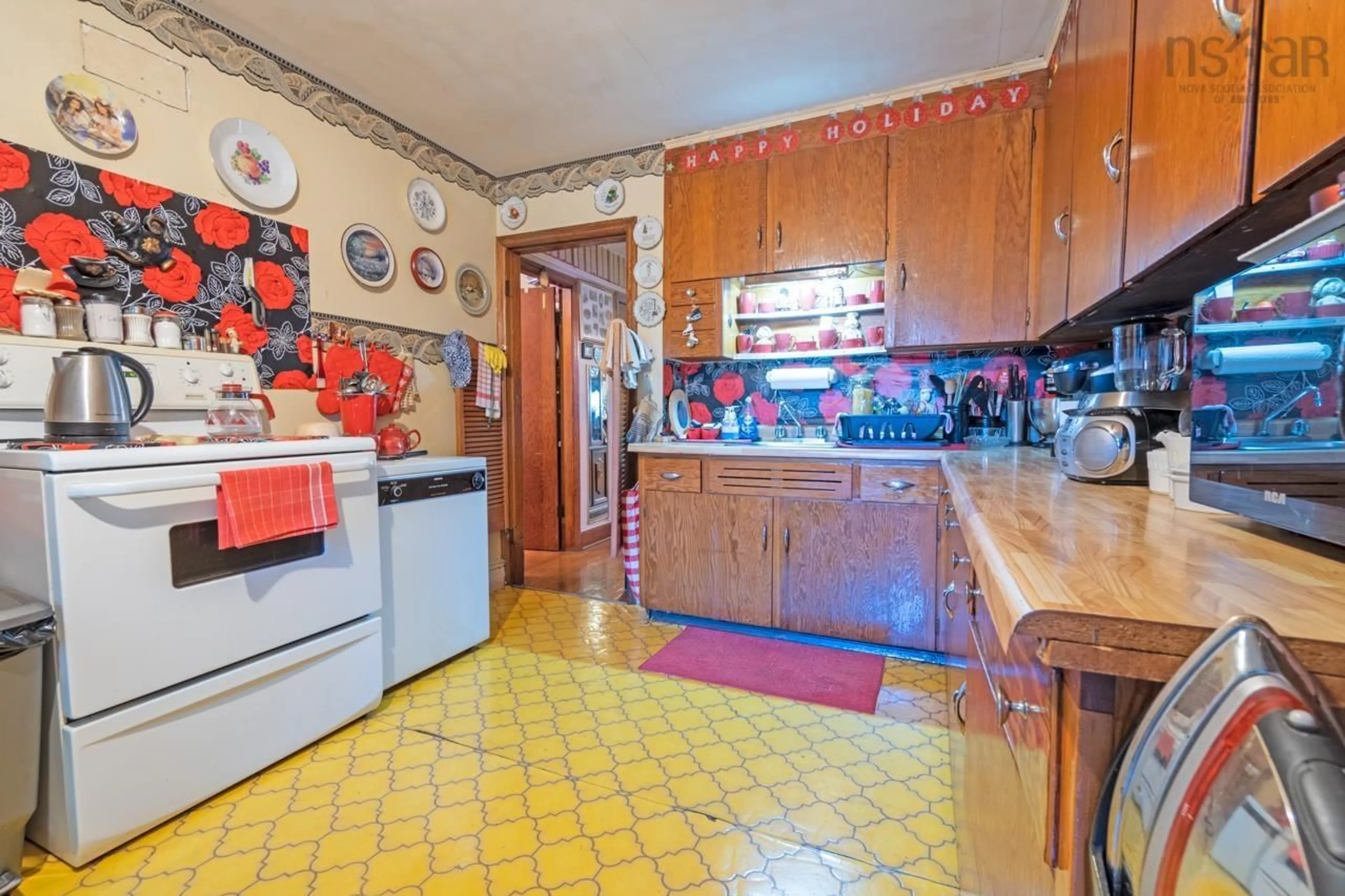 Standard kitchen, ceramic/tile floor for 219 Windmill Rd, Dartmouth Nova Scotia B3A 1G1
