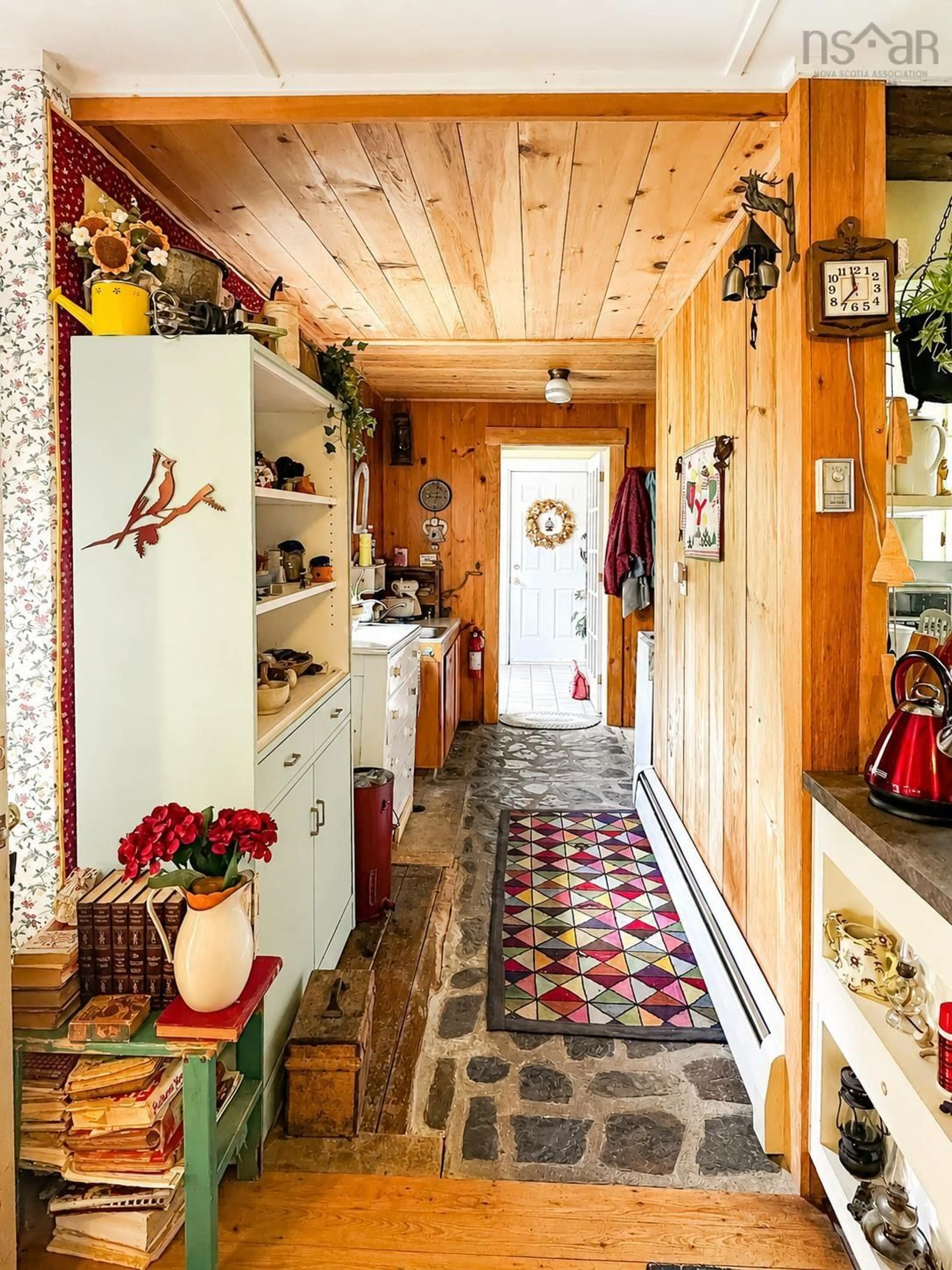 Indoor entryway for 1709 Crisp Rd, South Williamston Nova Scotia B0S 1M0