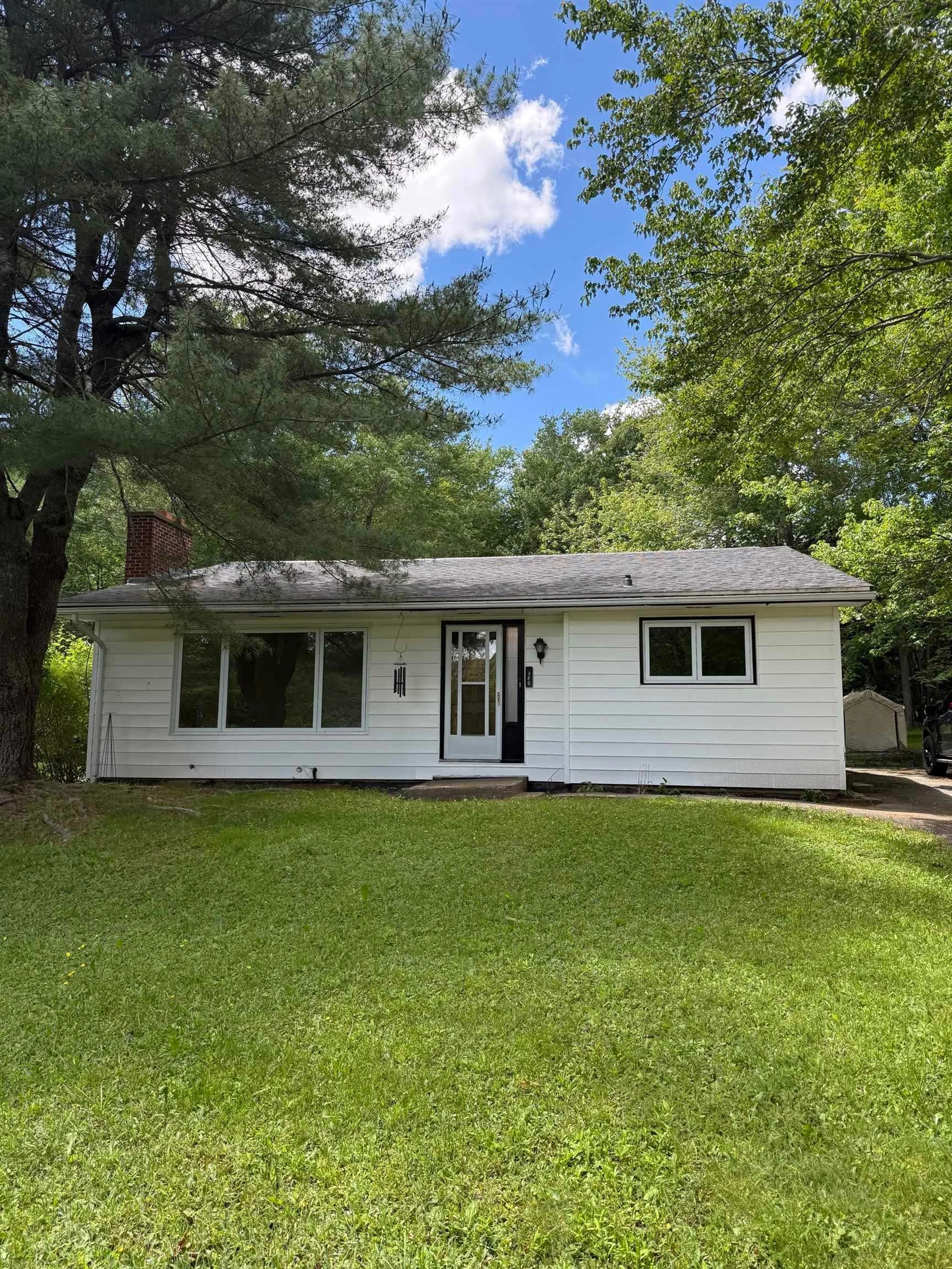 Home with vinyl exterior material, street for 260 Lockview Rd, Fall River Nova Scotia B2T 1J1