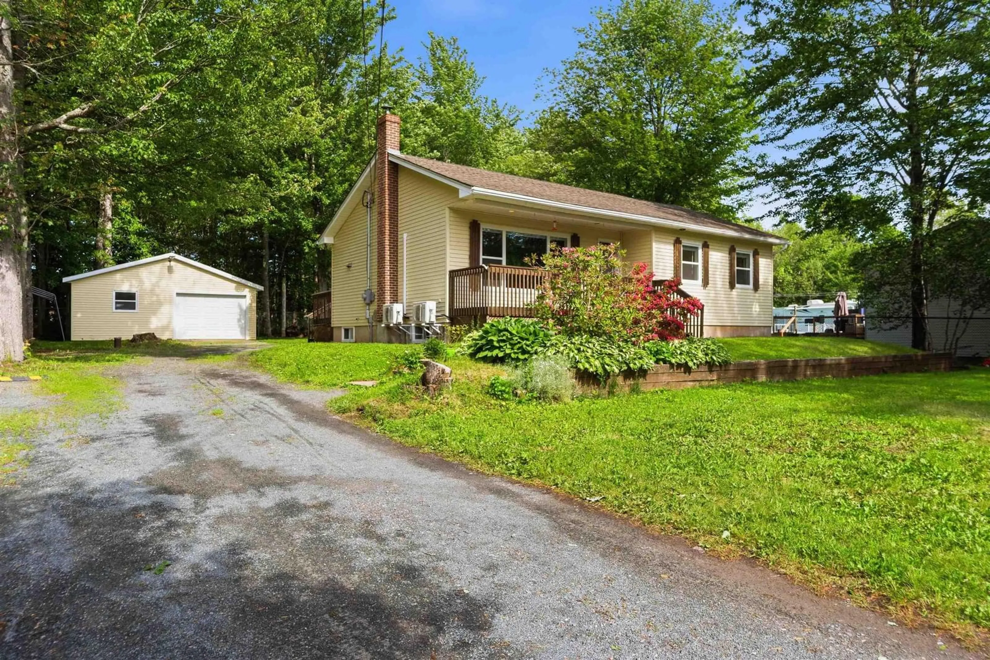 Home with vinyl exterior material, street for 1280 Crosby Crt, Coldbrook Nova Scotia B4R 1A8