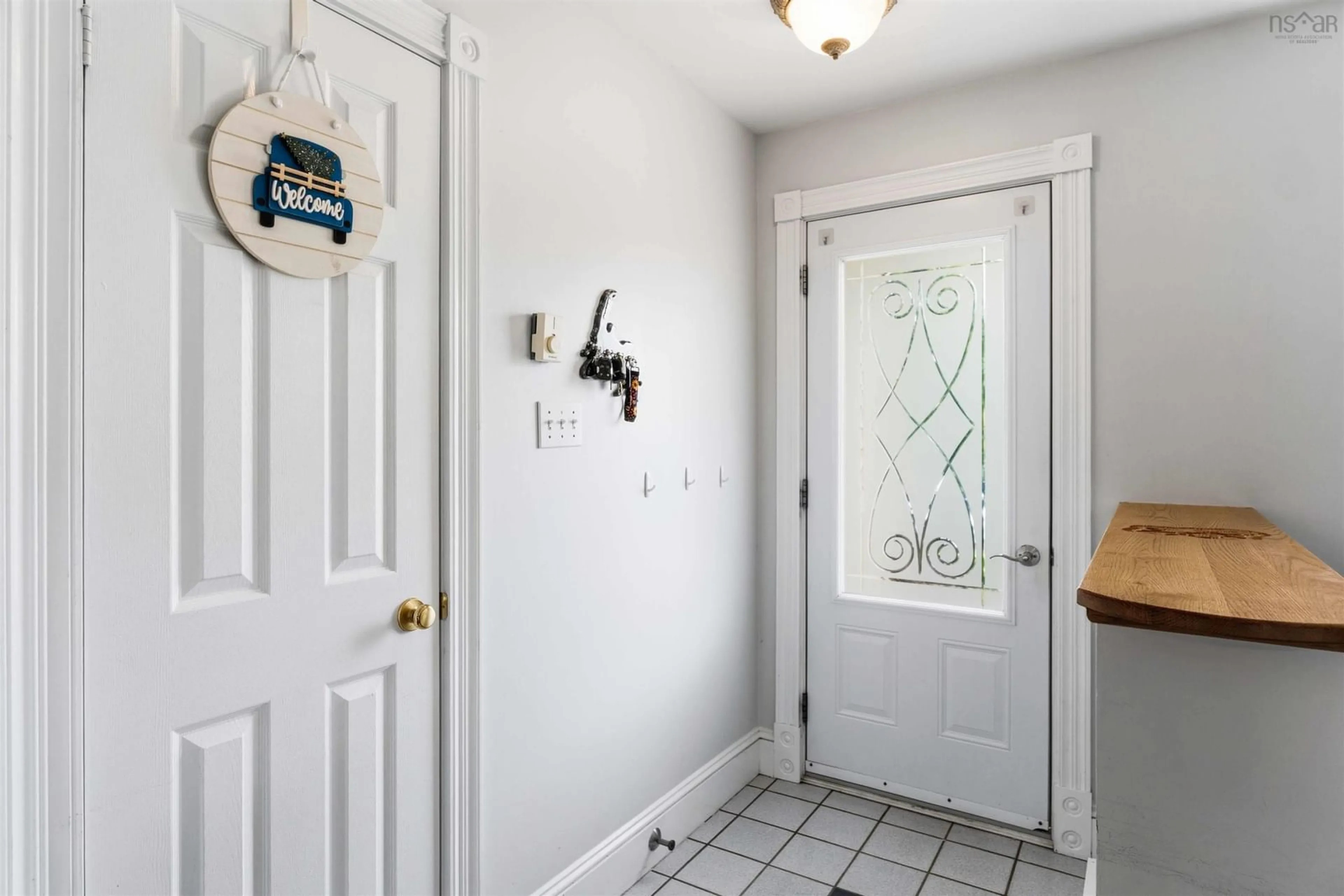 Indoor entryway for 1280 Crosby Crt, Coldbrook Nova Scotia B4R 1A8