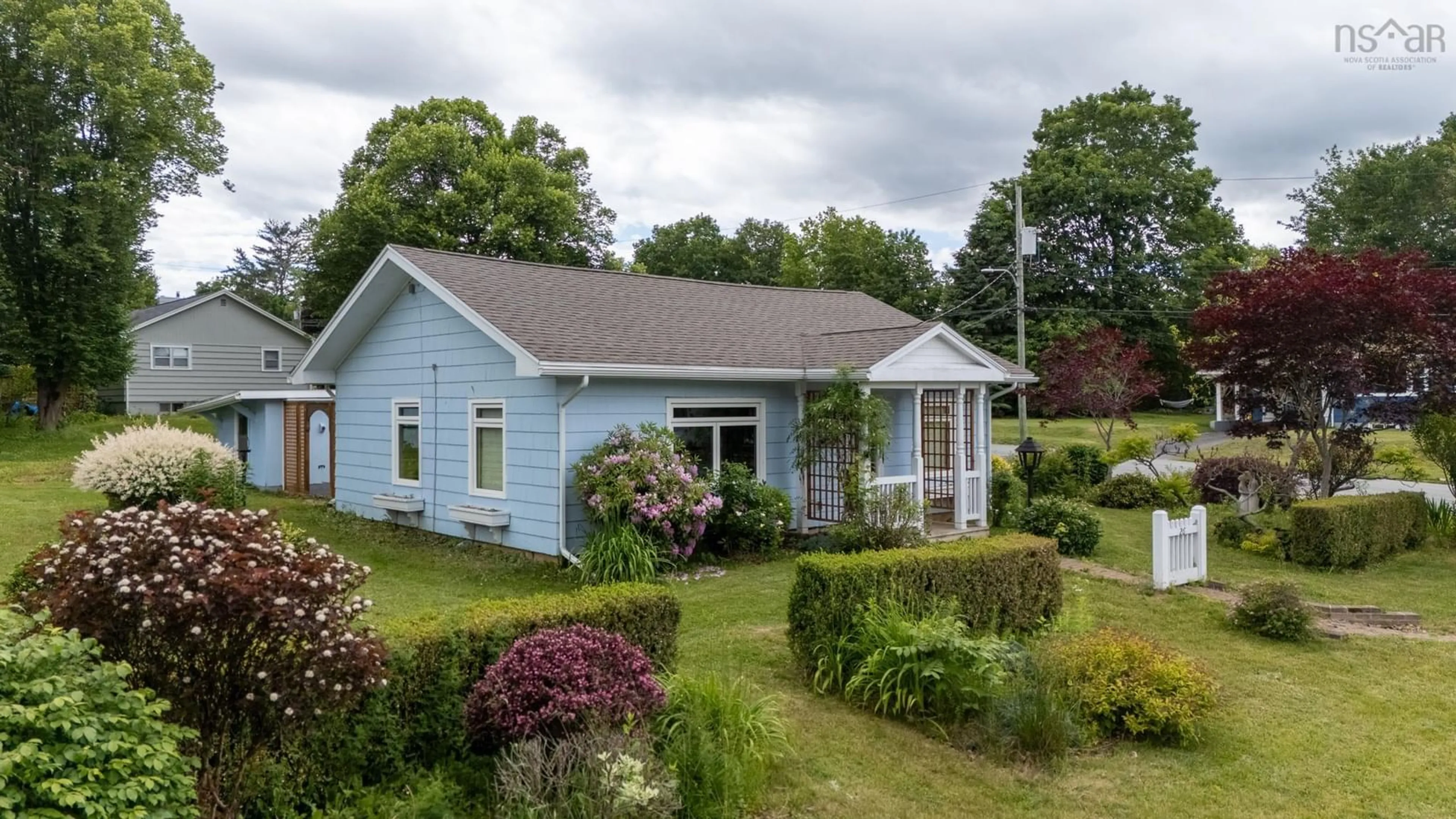 A pic from outside/outdoor area/front of a property/back of a property/a pic from drone, building for 26 Lavinia St, Kentville Nova Scotia B4N 1V7