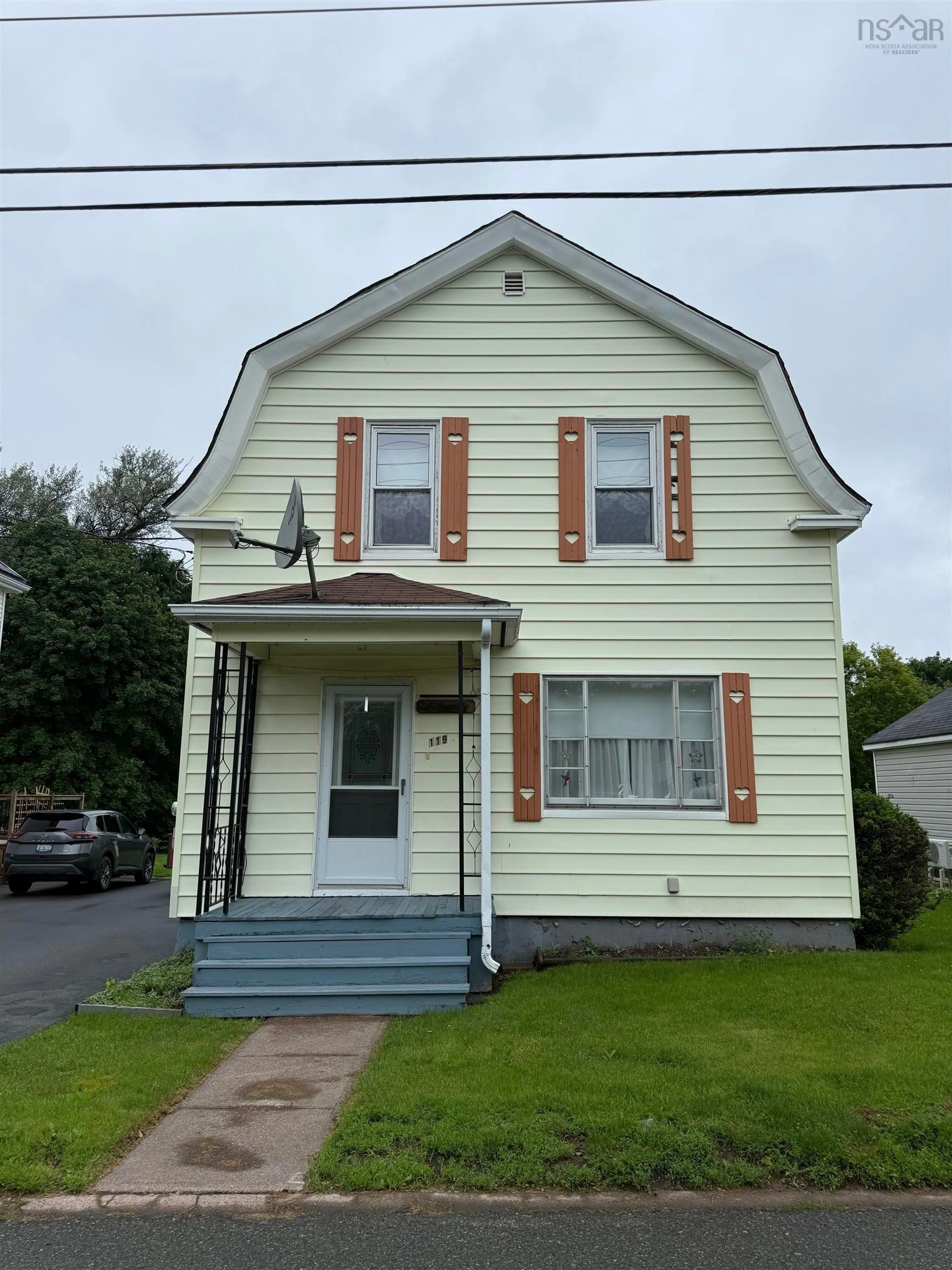 Home with vinyl exterior material, street for 119 River St, Stellarton Nova Scotia B0K 1S0