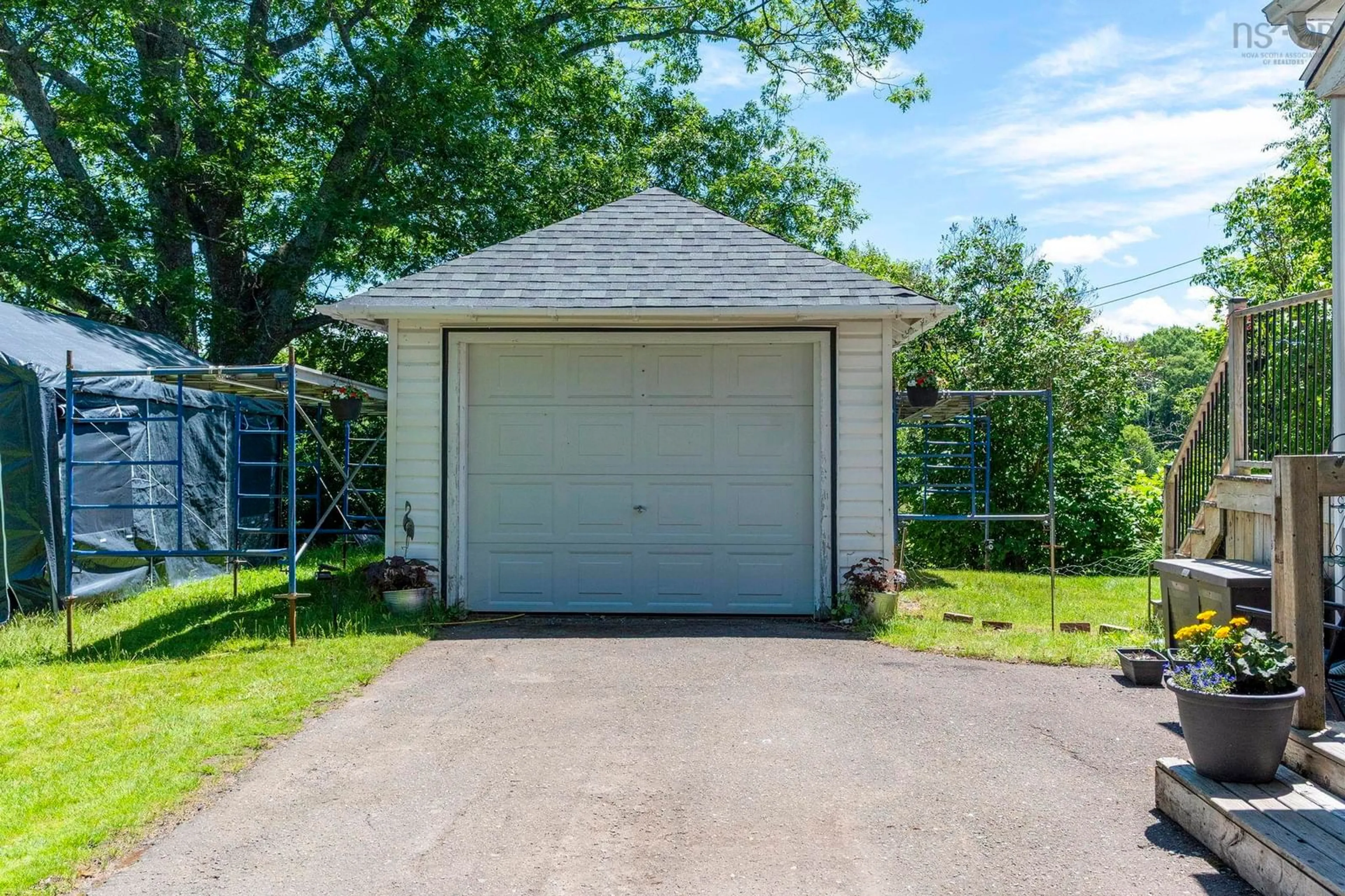 Indoor garage for 68 Connaught Avenue, Middleton Nova Scotia B0S 1P0