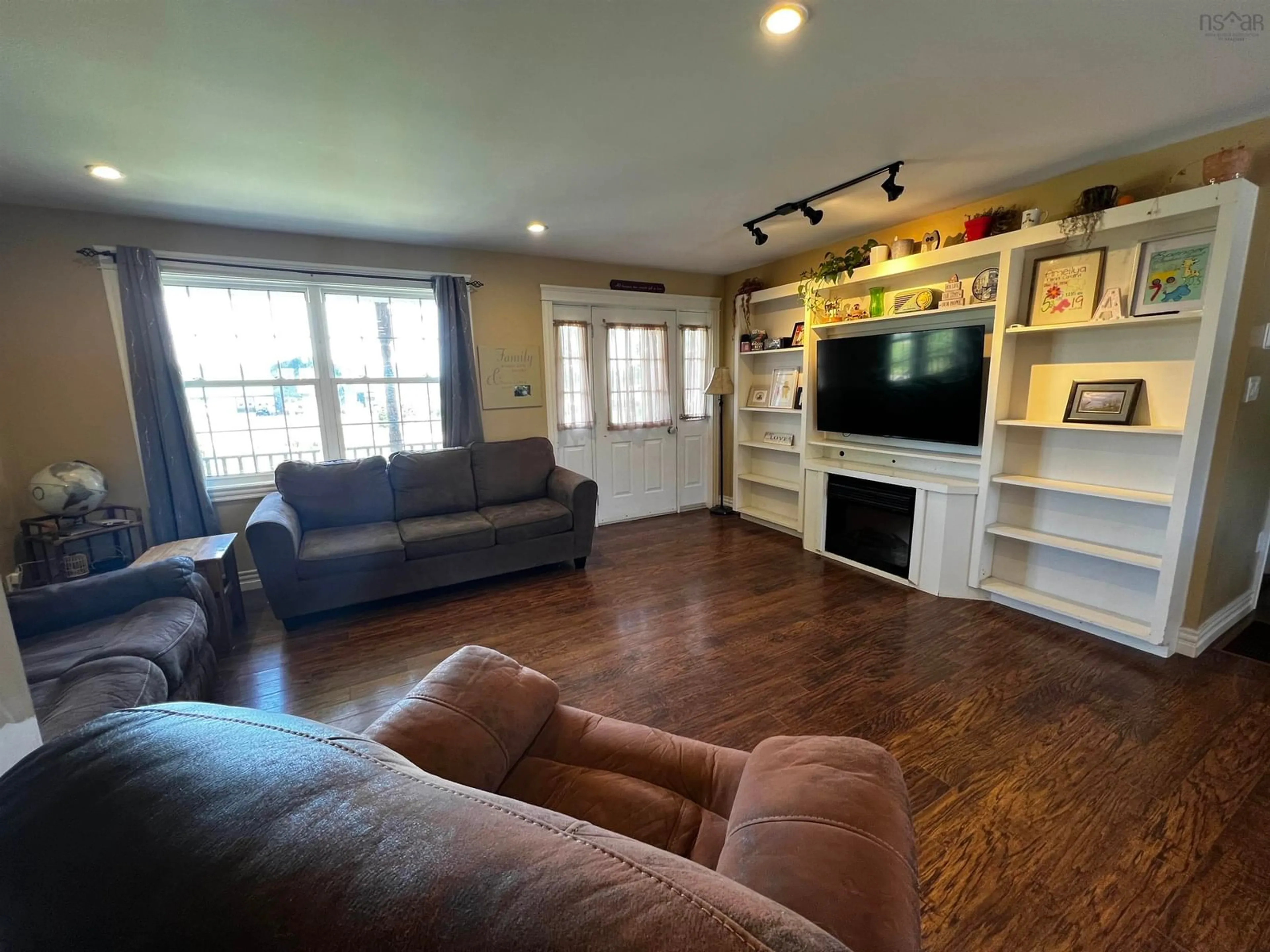 Living room with furniture, wood/laminate floor for 23 Deboer Dr, Lawrencetown Nova Scotia B0S 1M0