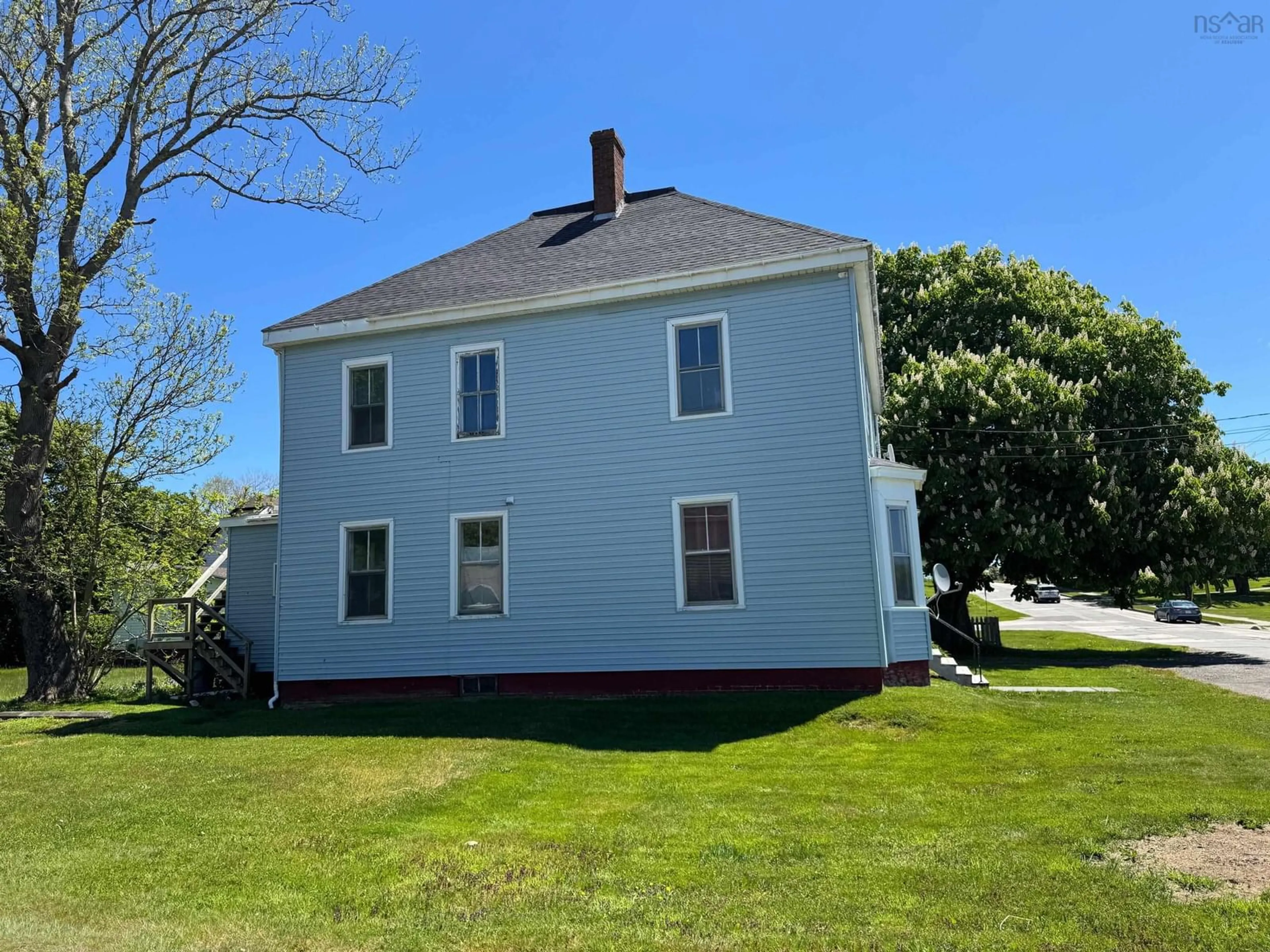 A pic from outside/outdoor area/front of a property/back of a property/a pic from drone, building for 34 Albert St, Yarmouth Nova Scotia B5A 3N3