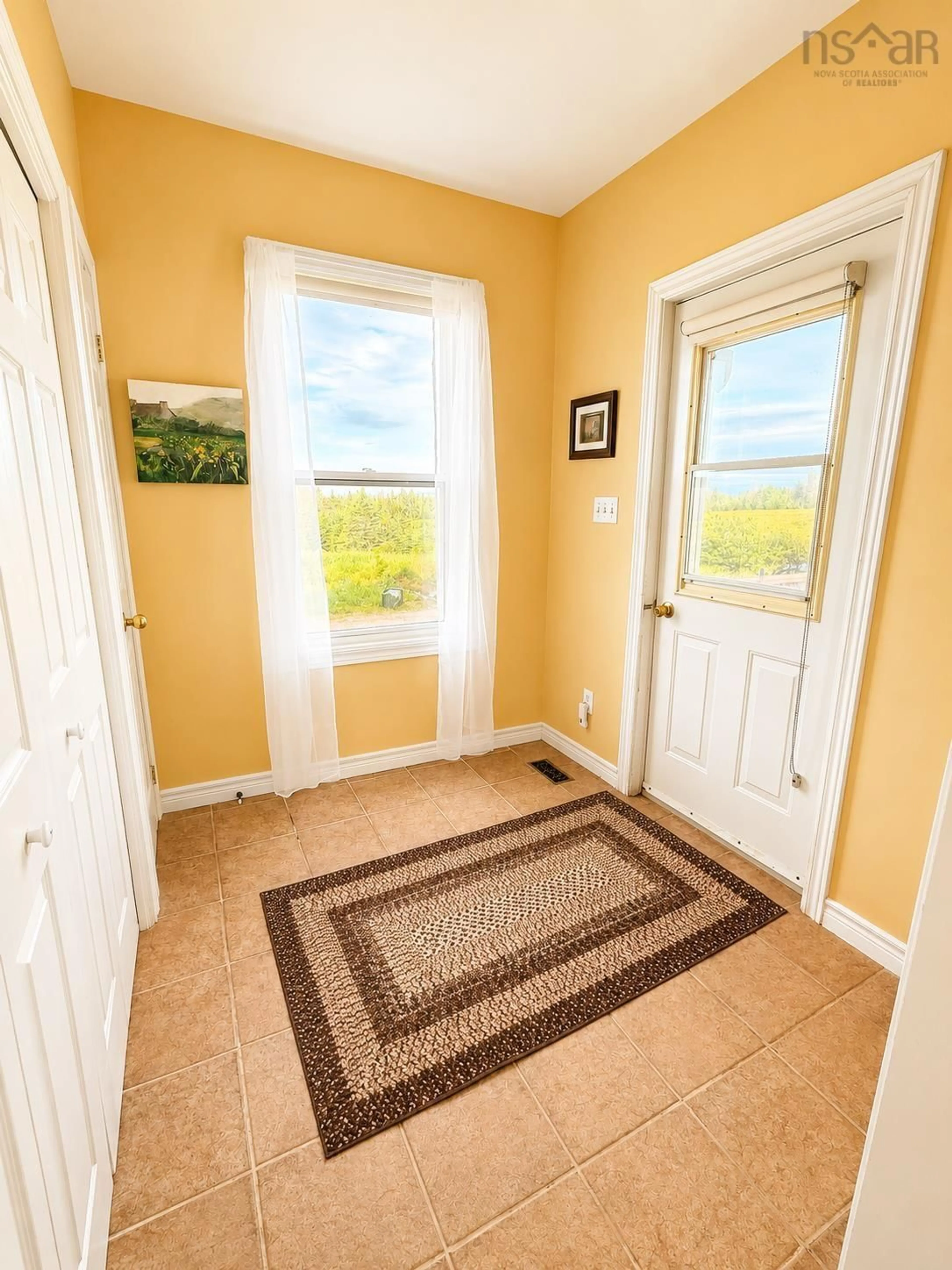 Indoor entryway for 98 Archibald Rd, Harmony Nova Scotia B6L 3A6