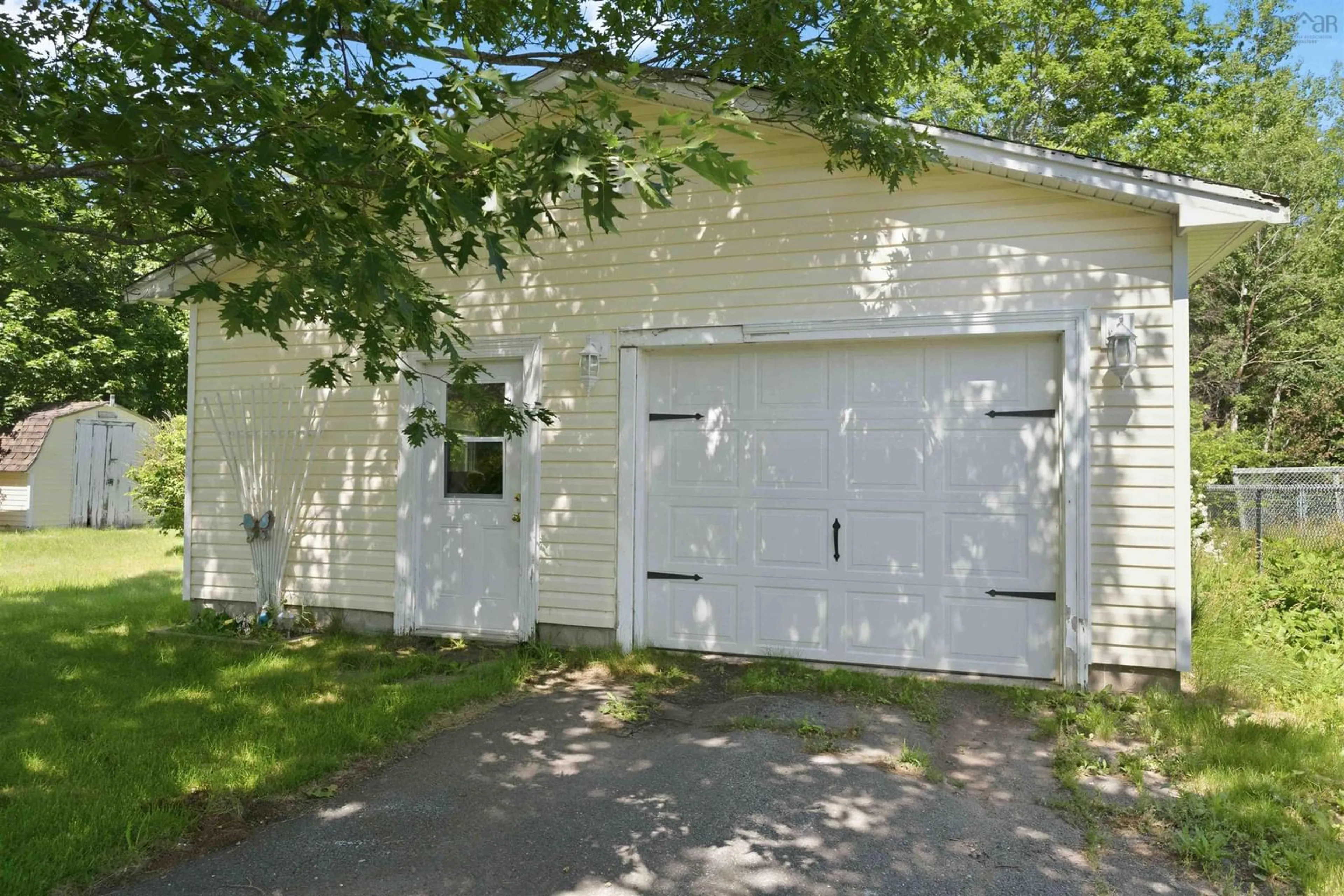 Indoor garage for 992 Howe Ave, Greenwood Nova Scotia B0P 1R0