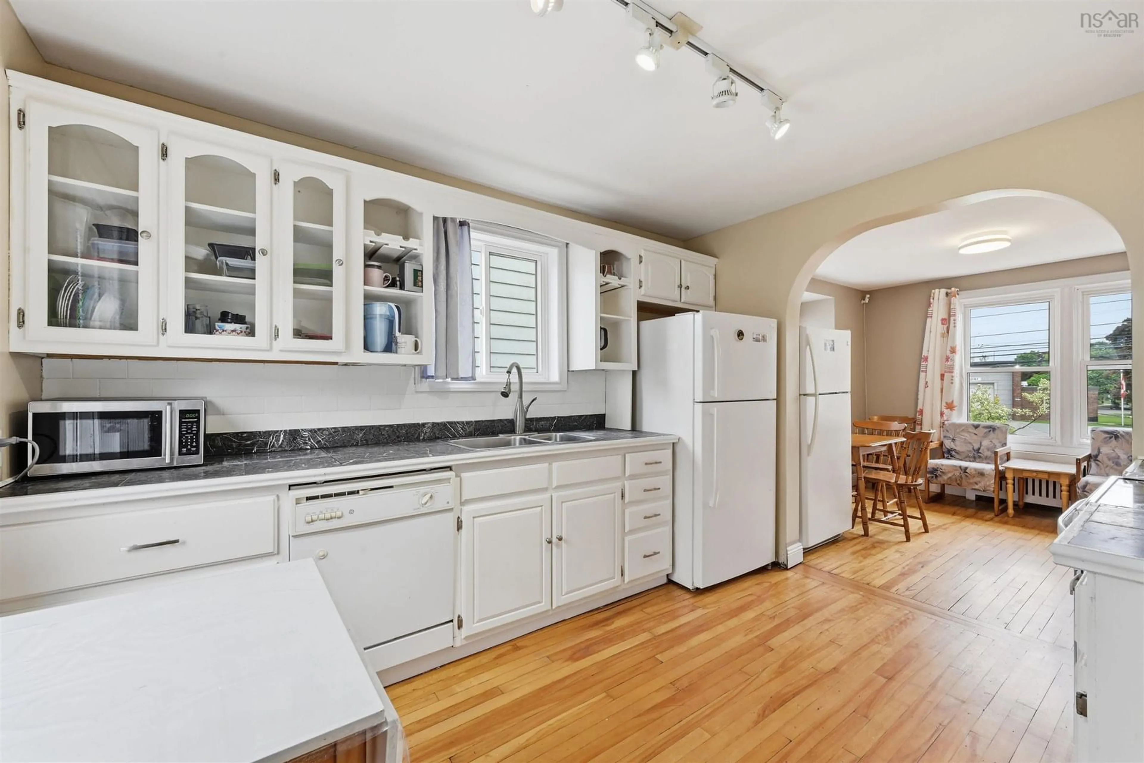 Standard kitchen, unknown for 7091/7093 Bayers Rd, Halifax Nova Scotia B3L 2C5