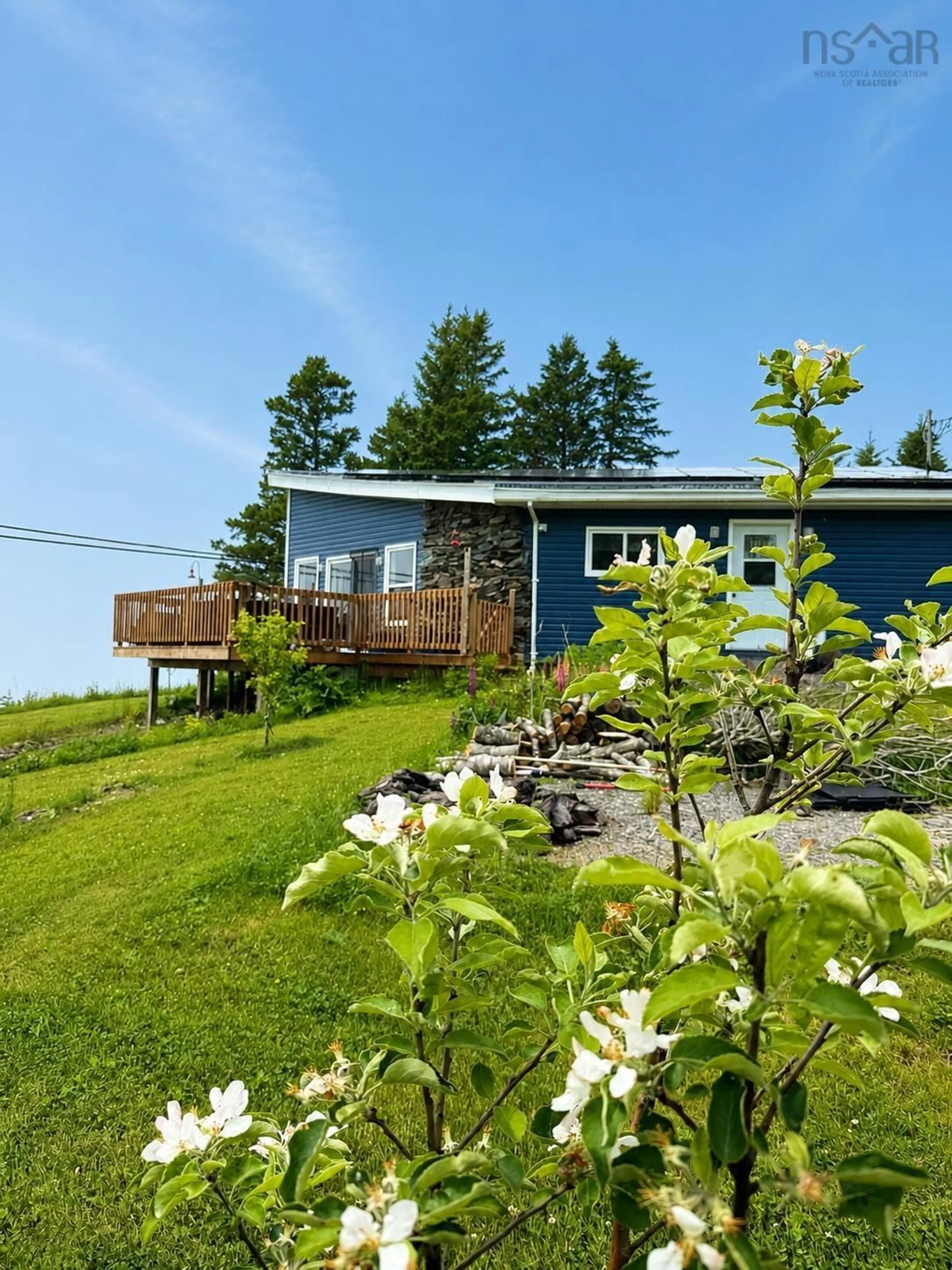 Home with vinyl exterior material, water/lake/river/ocean view for 1 Dick Giffins Hill, Goldboro Nova Scotia B0H 1L0