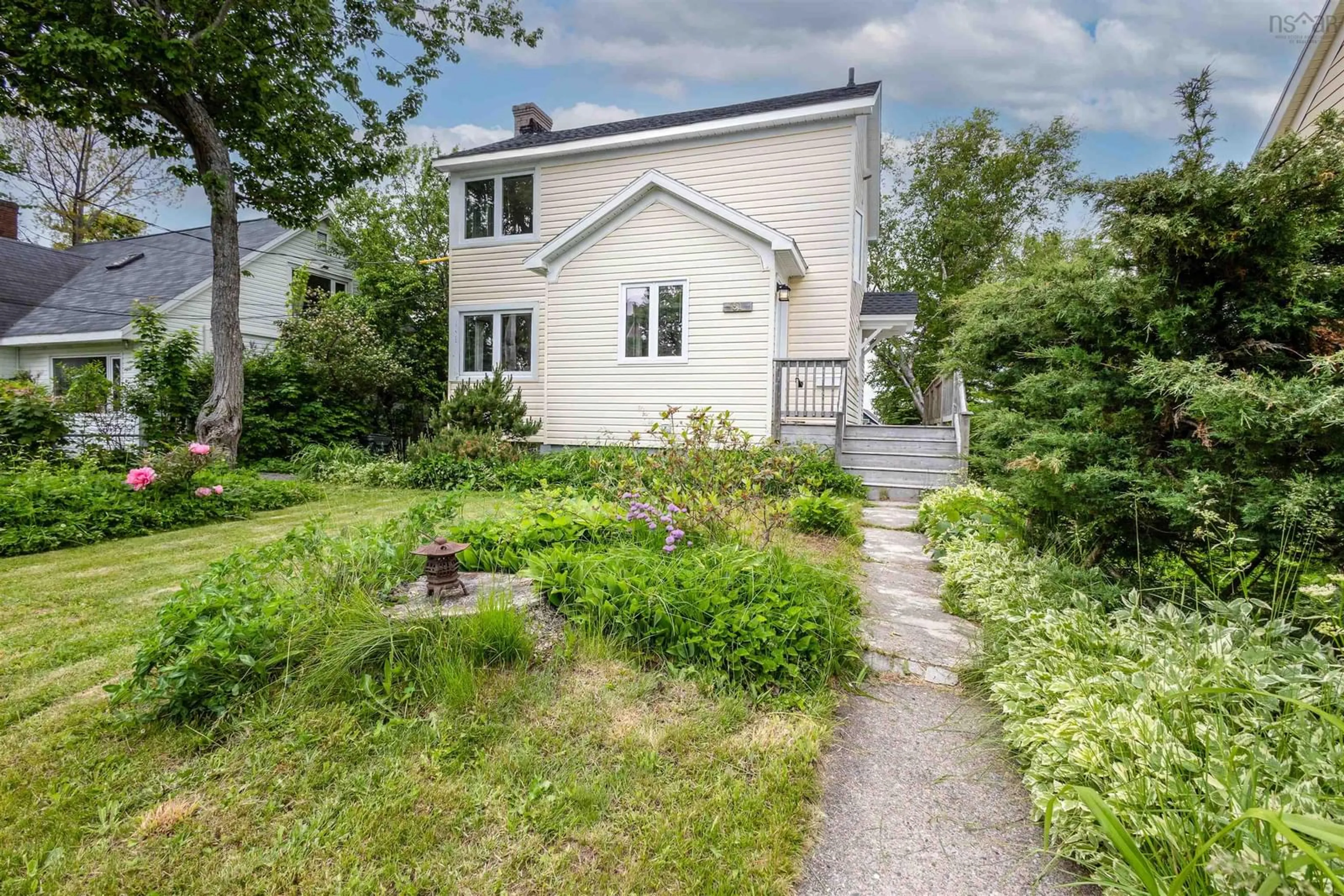 A pic from outside/outdoor area/front of a property/back of a property/a pic from drone, street for 81 Howe St, Sydney Nova Scotia B1L 4T9