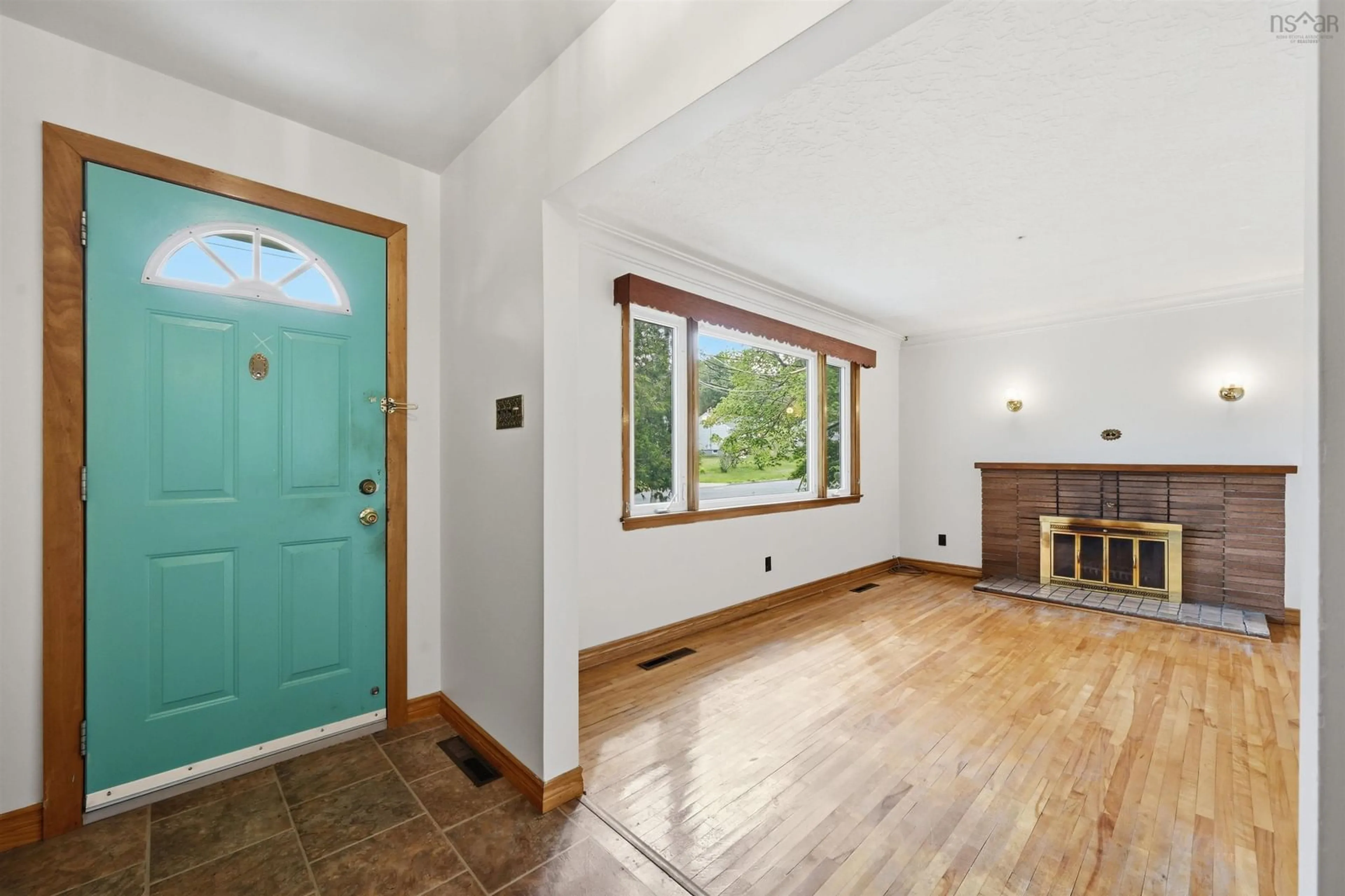 Indoor foyer for 13 Brigadoon Ave, Dartmouth Nova Scotia B2W 2B3