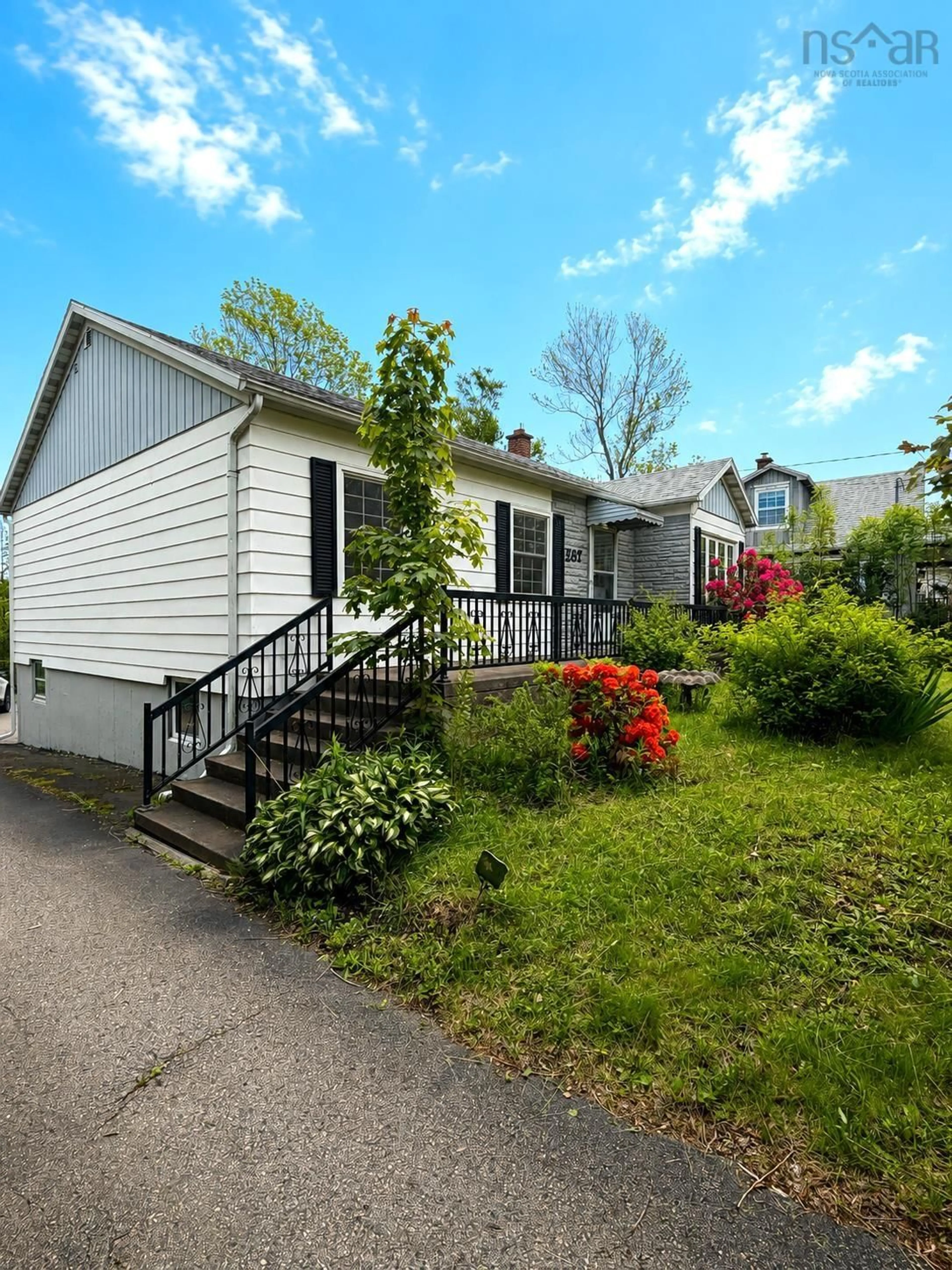Home with vinyl exterior material, street for 207 Mitchell Ave, Dominion Nova Scotia B1G 1N5