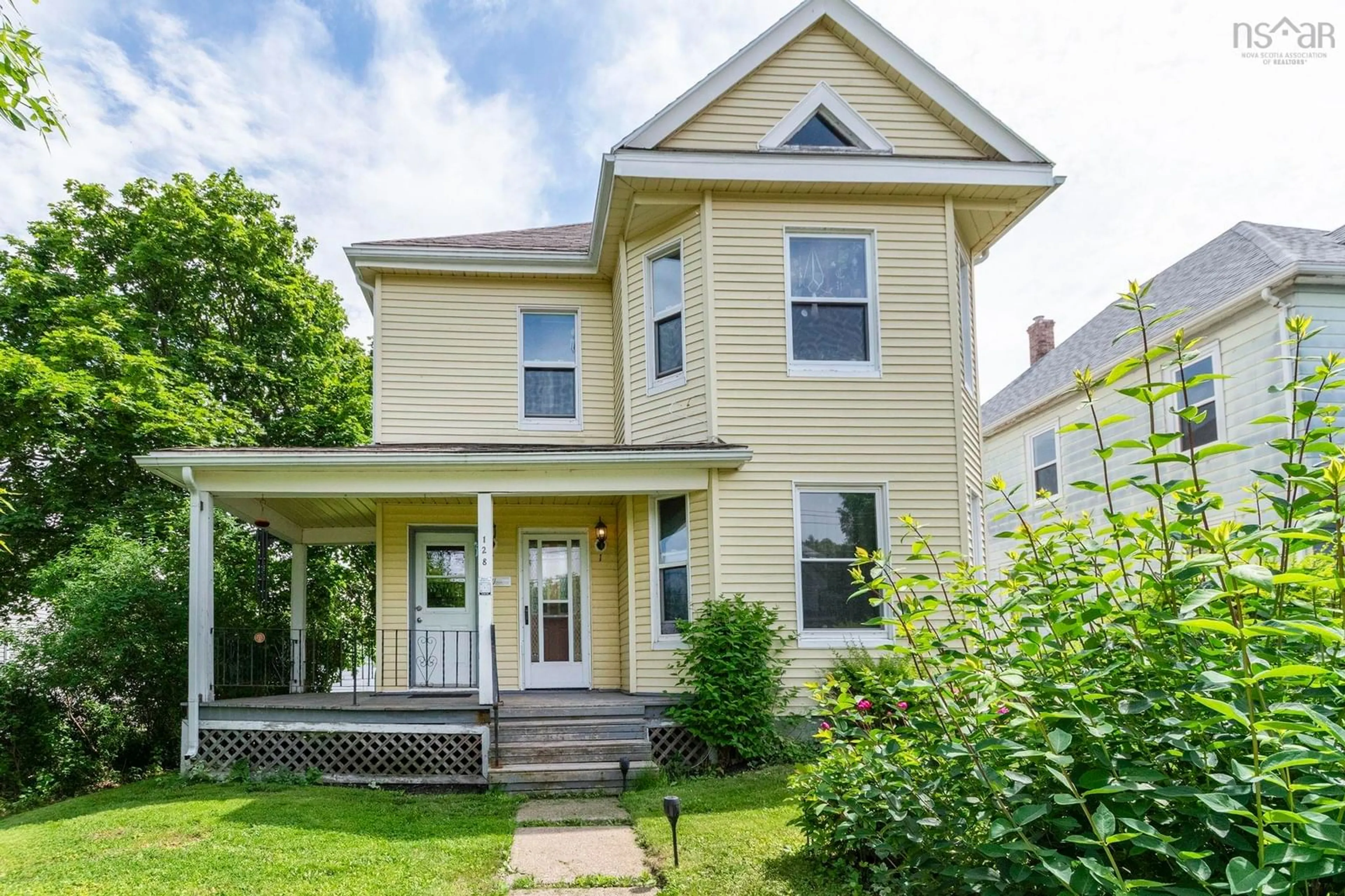 Home with vinyl exterior material, street for 128 River St, Stellarton Nova Scotia B0K 1S0