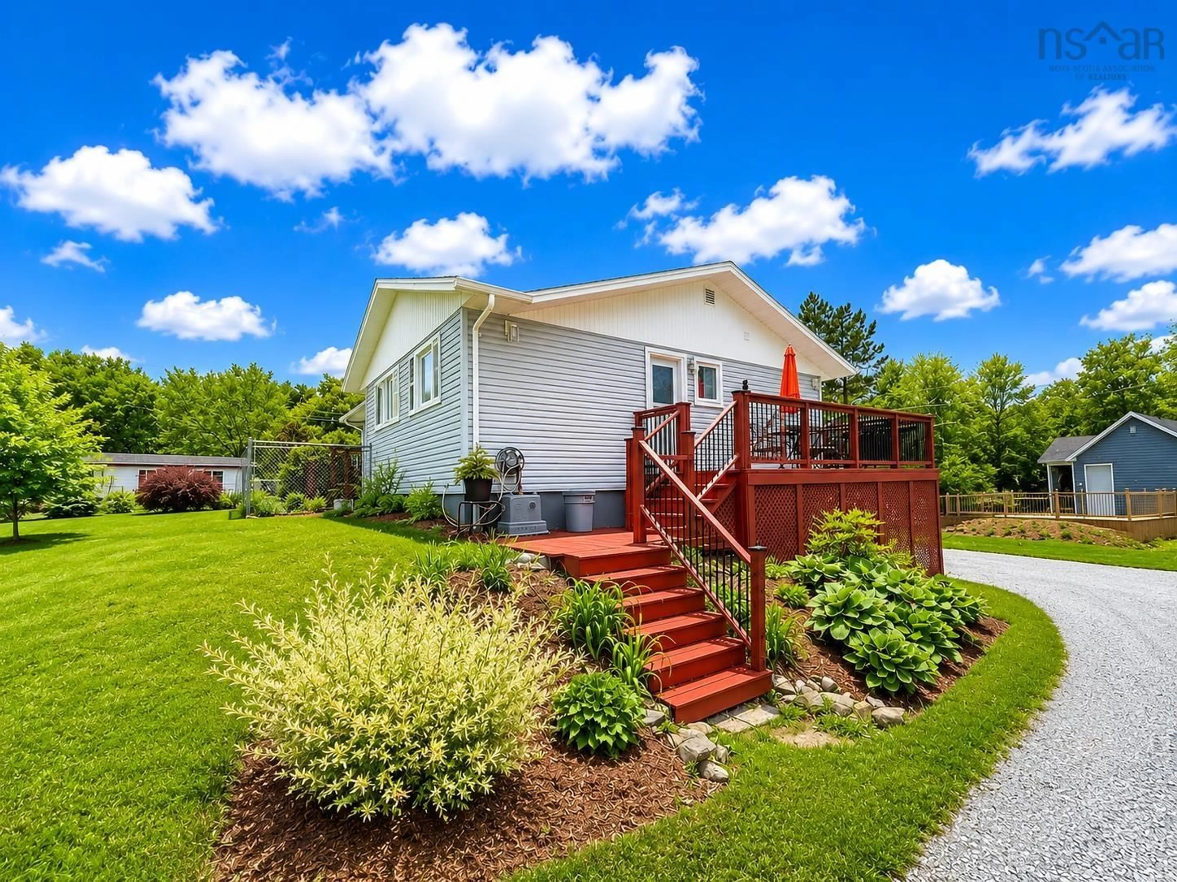 Home with vinyl exterior material, unknown for 19 Lake Dr, Mount Uniacke Nova Scotia B0N 1Z0