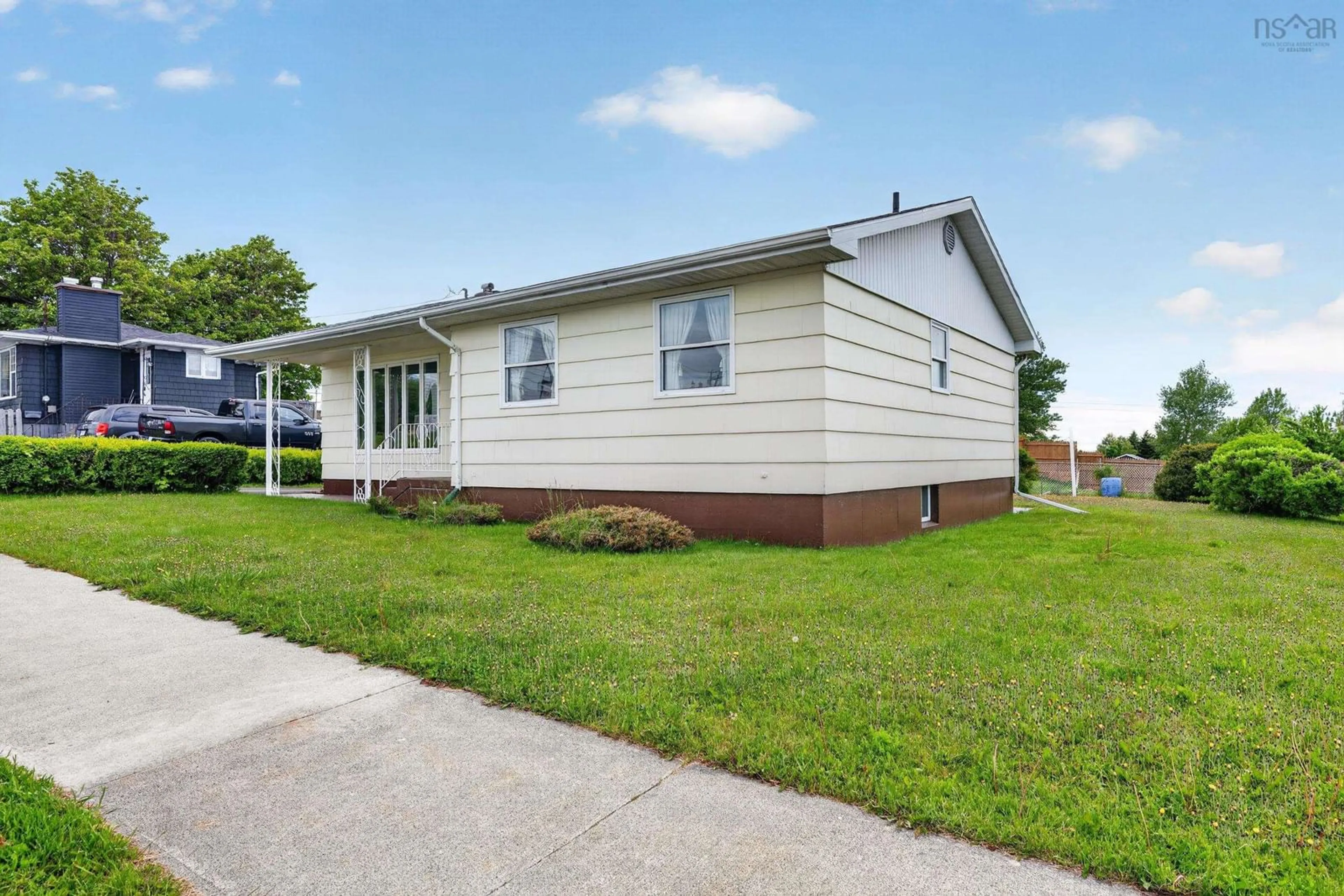 Home with vinyl exterior material, street for 787 Heelan St, New Waterford Nova Scotia B1H 3G1