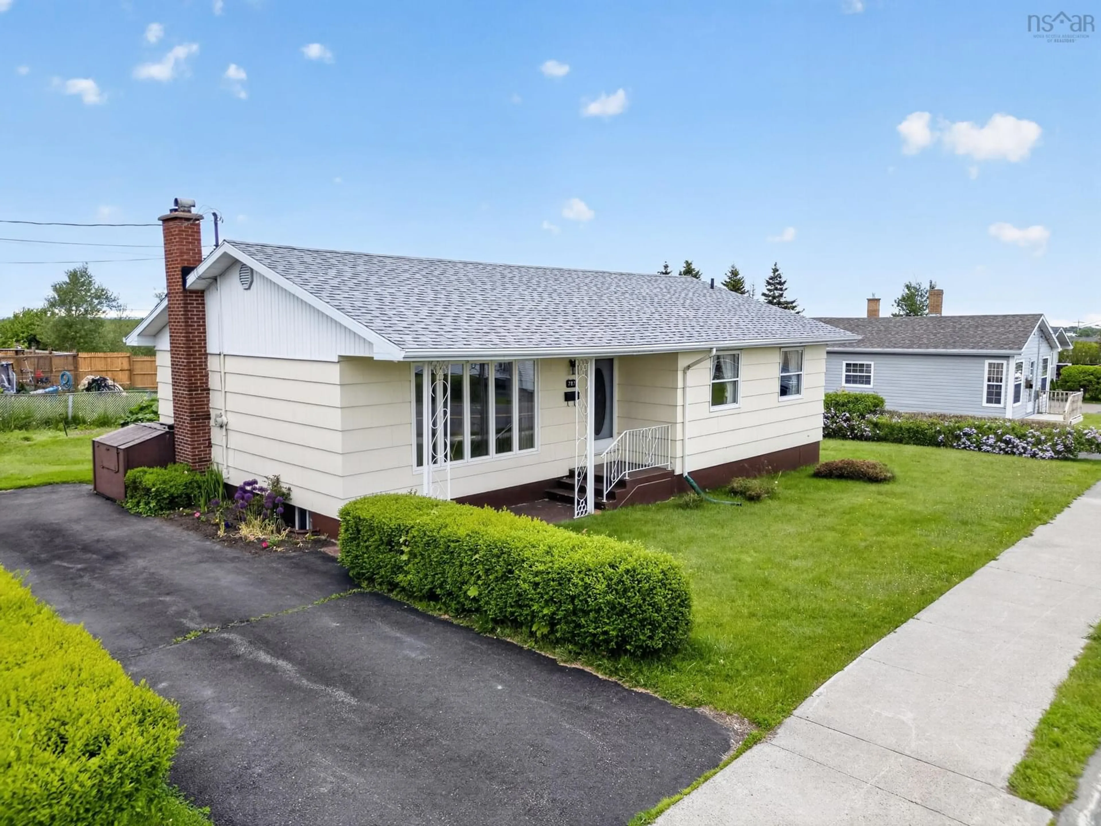 Home with vinyl exterior material, street for 787 Heelan St, New Waterford Nova Scotia B1H 3G1
