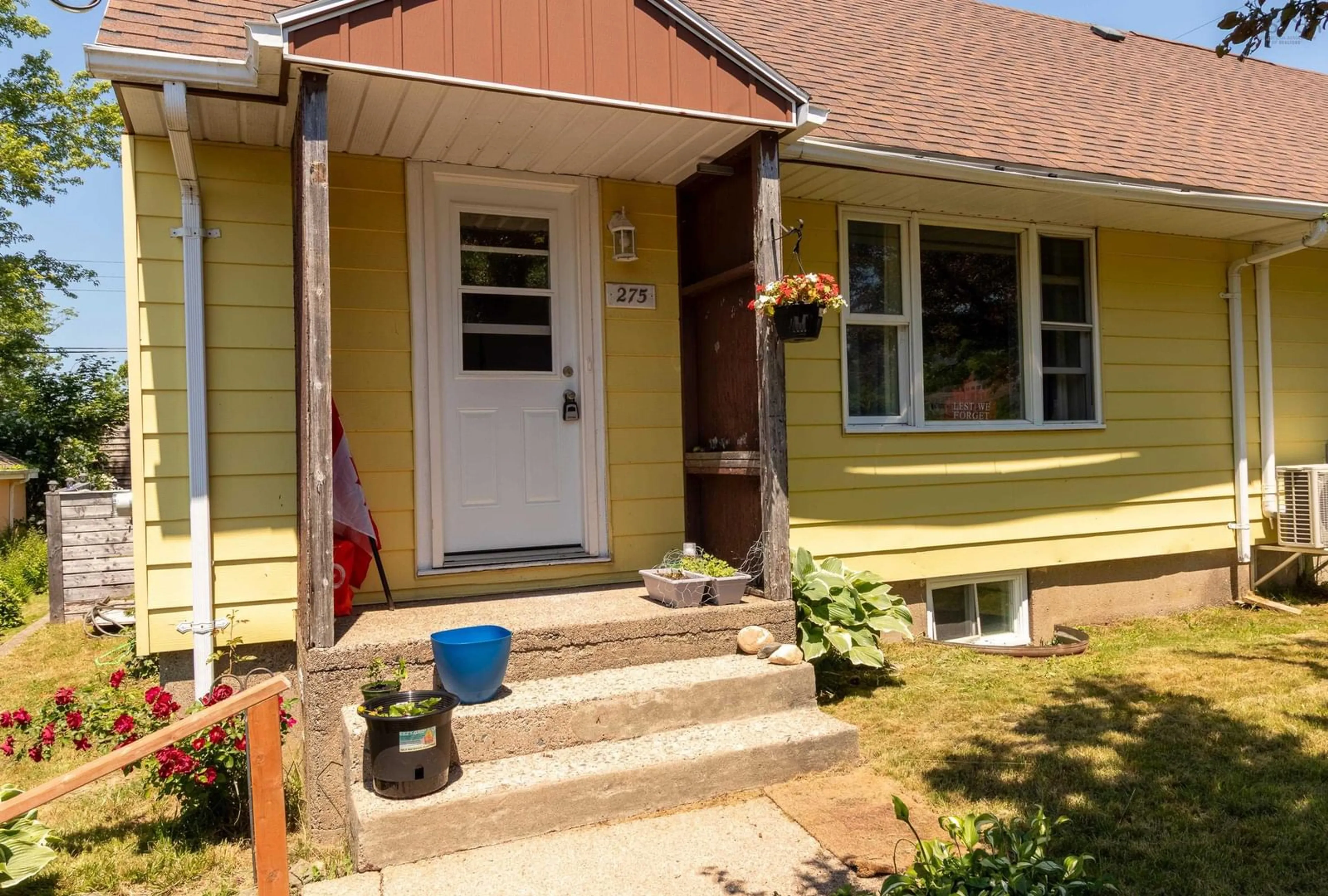 Home with vinyl exterior material, street for 275 Spinnaker Dr, Cornwallis Park Nova Scotia B0S 1H0