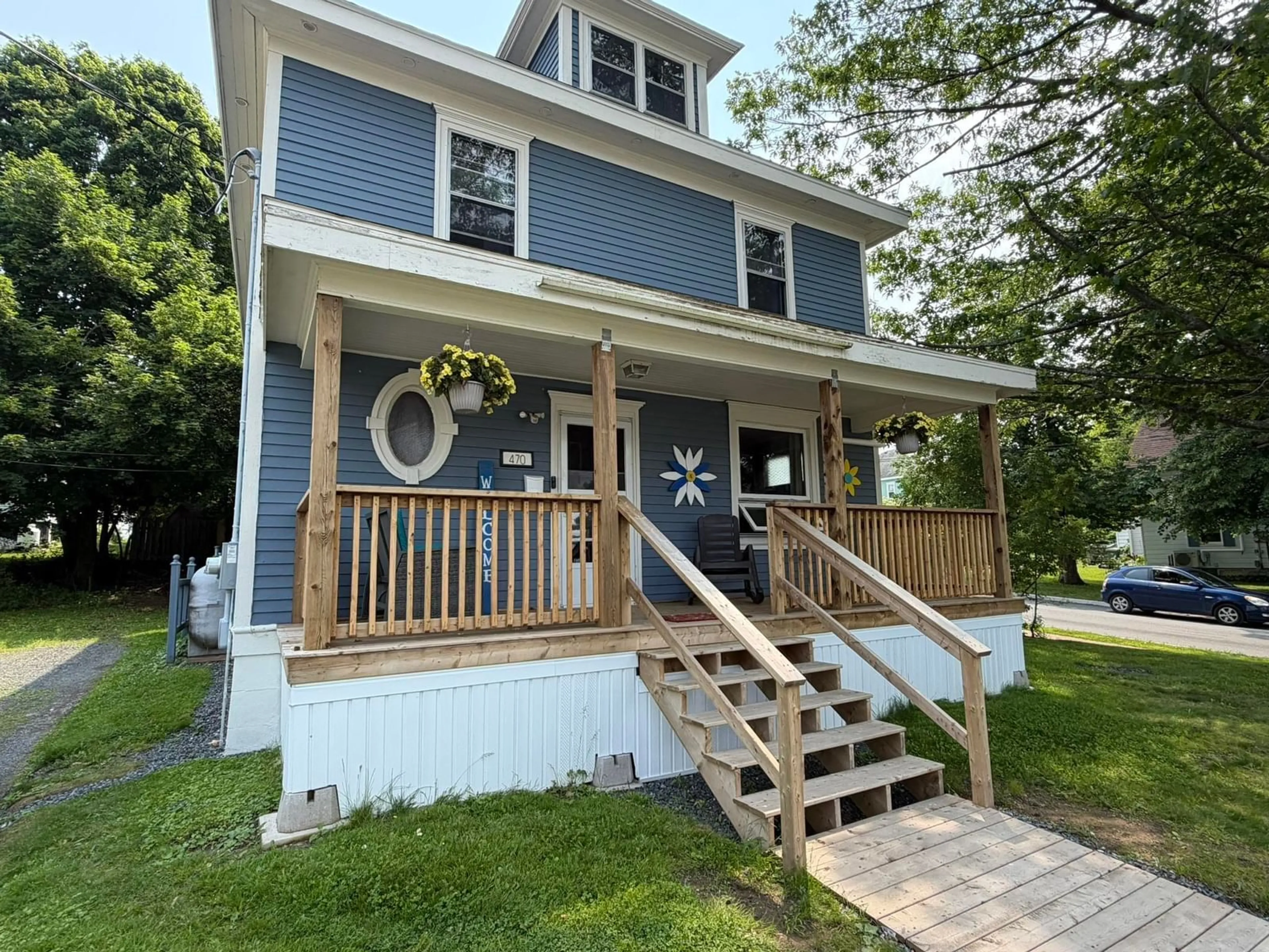 Home with vinyl exterior material, street for 470 Pleasant St, New Glasgow Nova Scotia B2H 2Z6