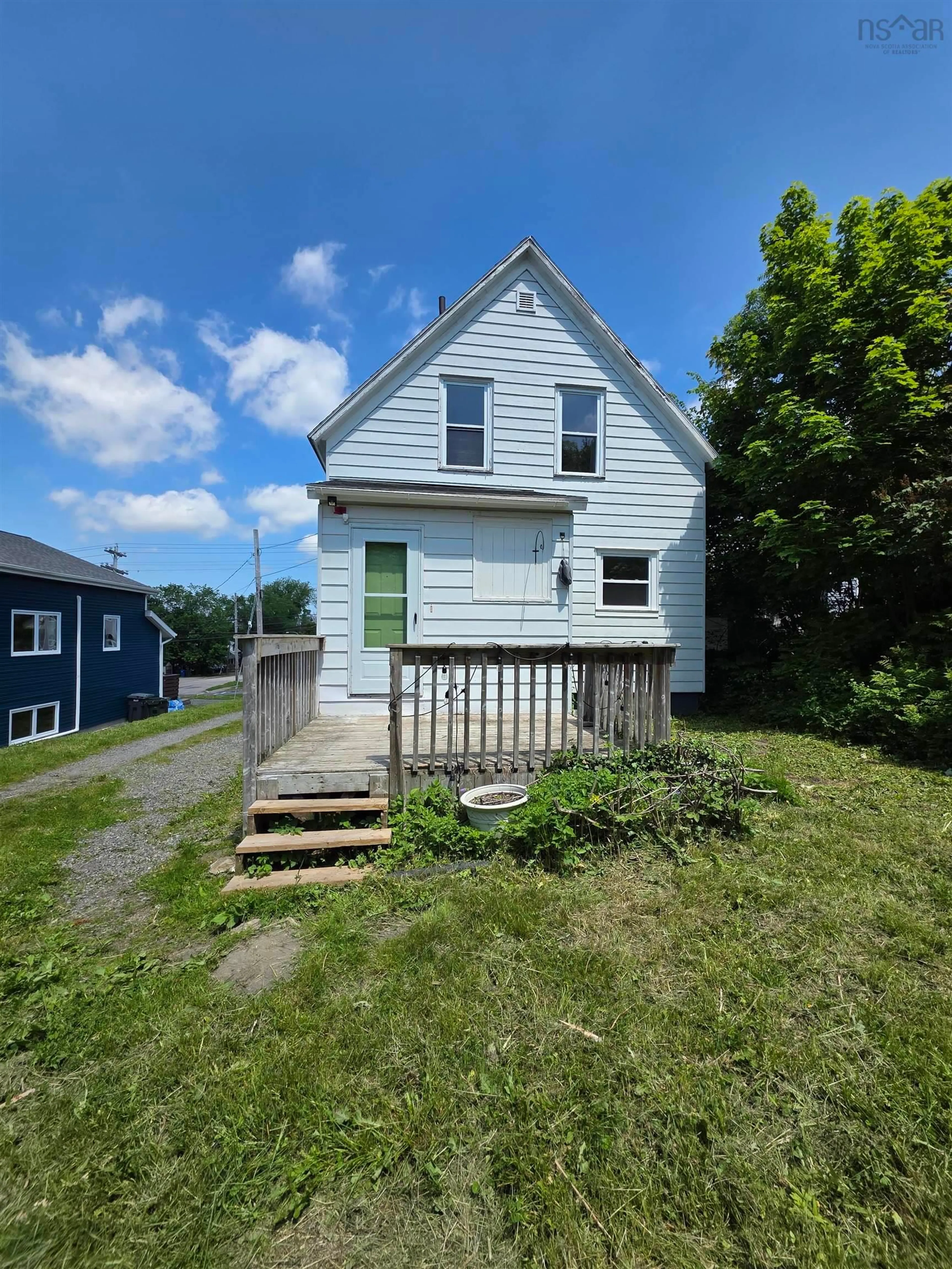Unknown for 922 George St, Sydney Nova Scotia B1P 1M3