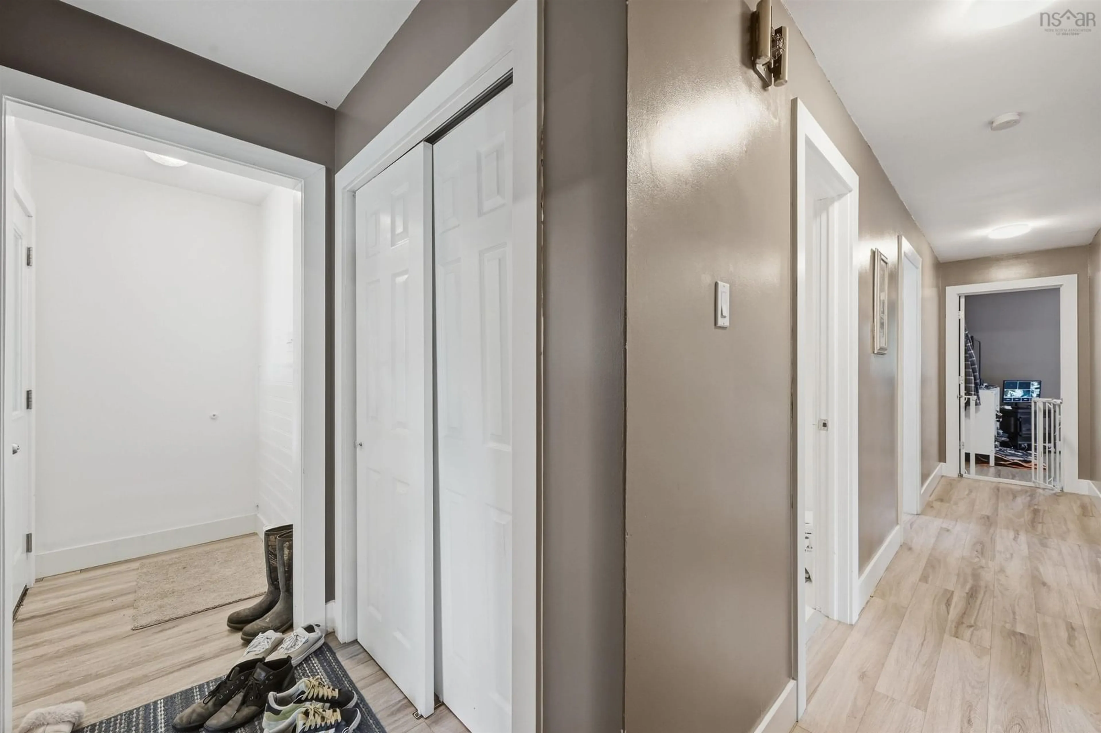 Indoor entryway for 8B Gordon St, Bedford Nova Scotia B4A 2R8