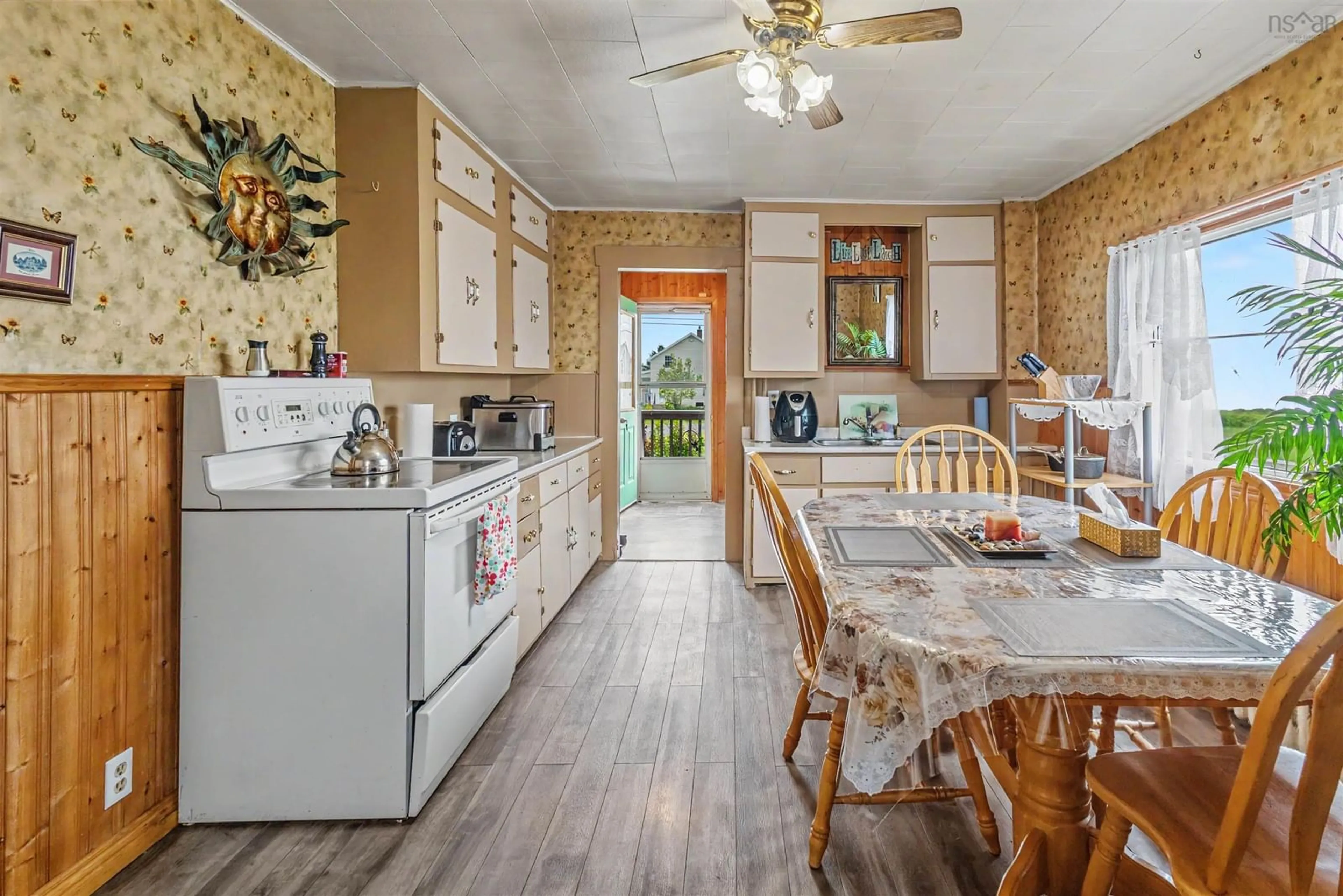 Standard kitchen, ceramic/tile floor for 56 Villa Nova Rd, Dominion Nova Scotia B1G 1W9