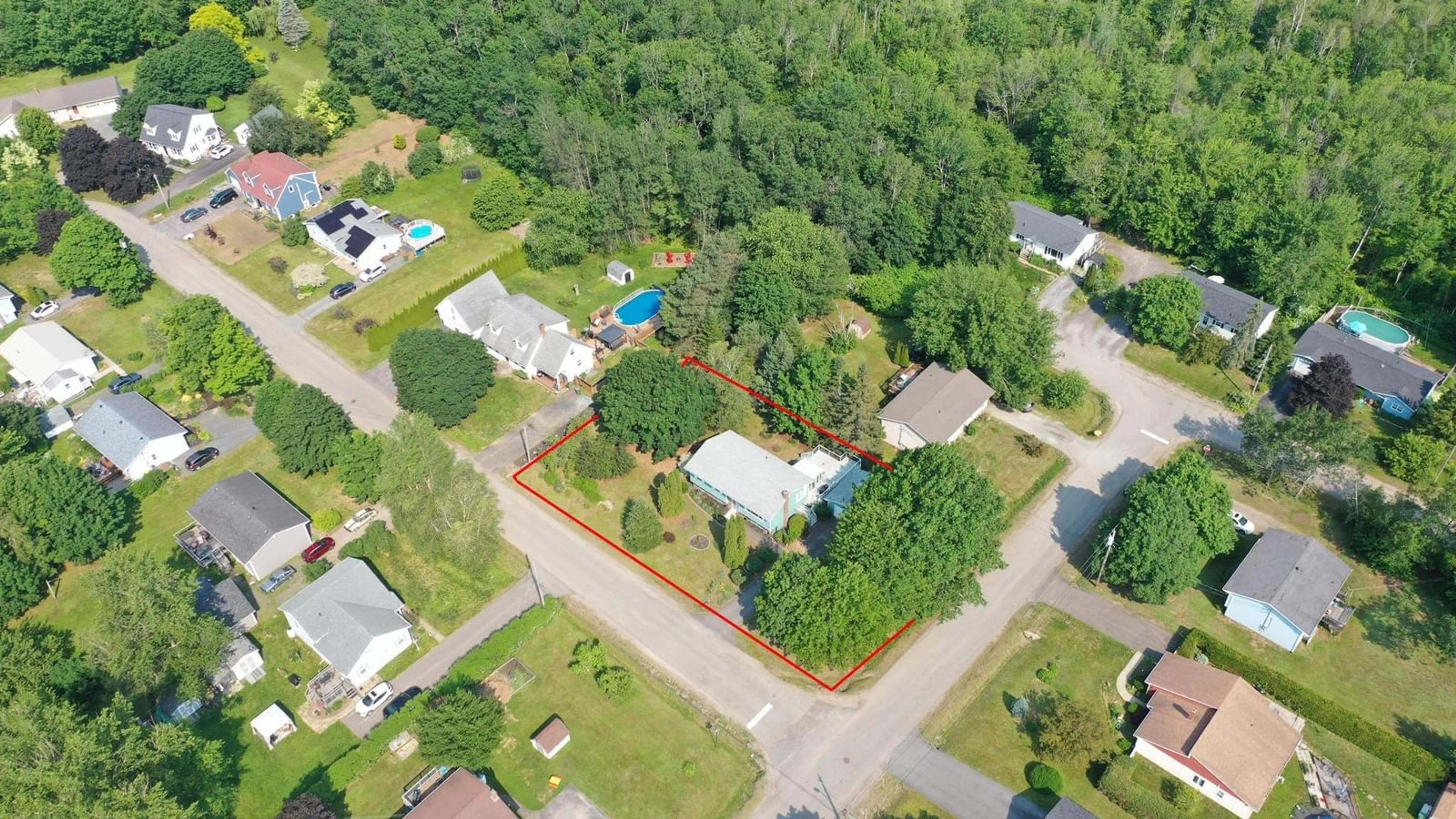 A pic from outside/outdoor area/front of a property/back of a property/a pic from drone, street for 21 Thomas St, Berwick Nova Scotia B0P 1E0