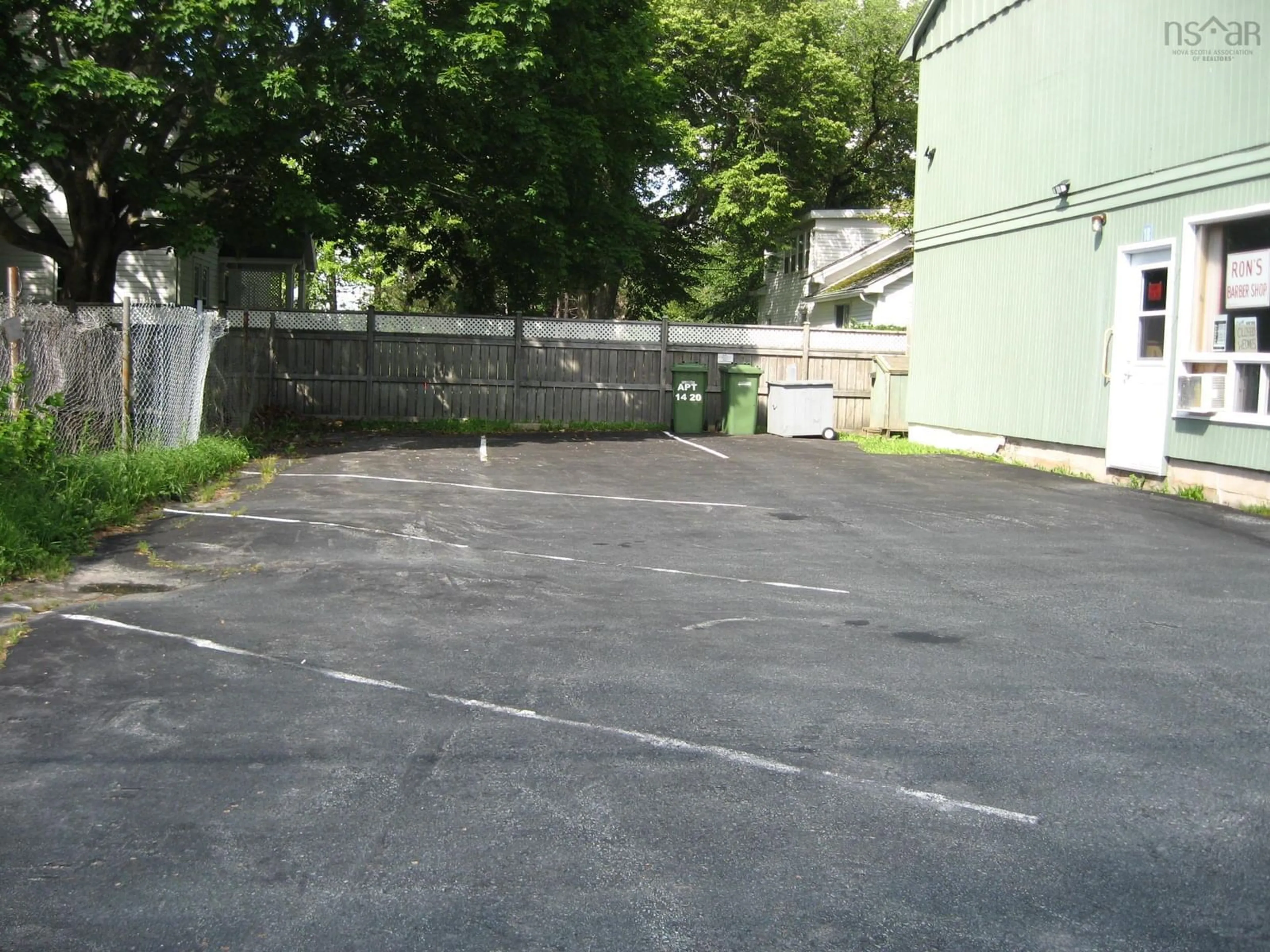 Parking for 20 Carten St, Liverpool Nova Scotia B0T 1K0