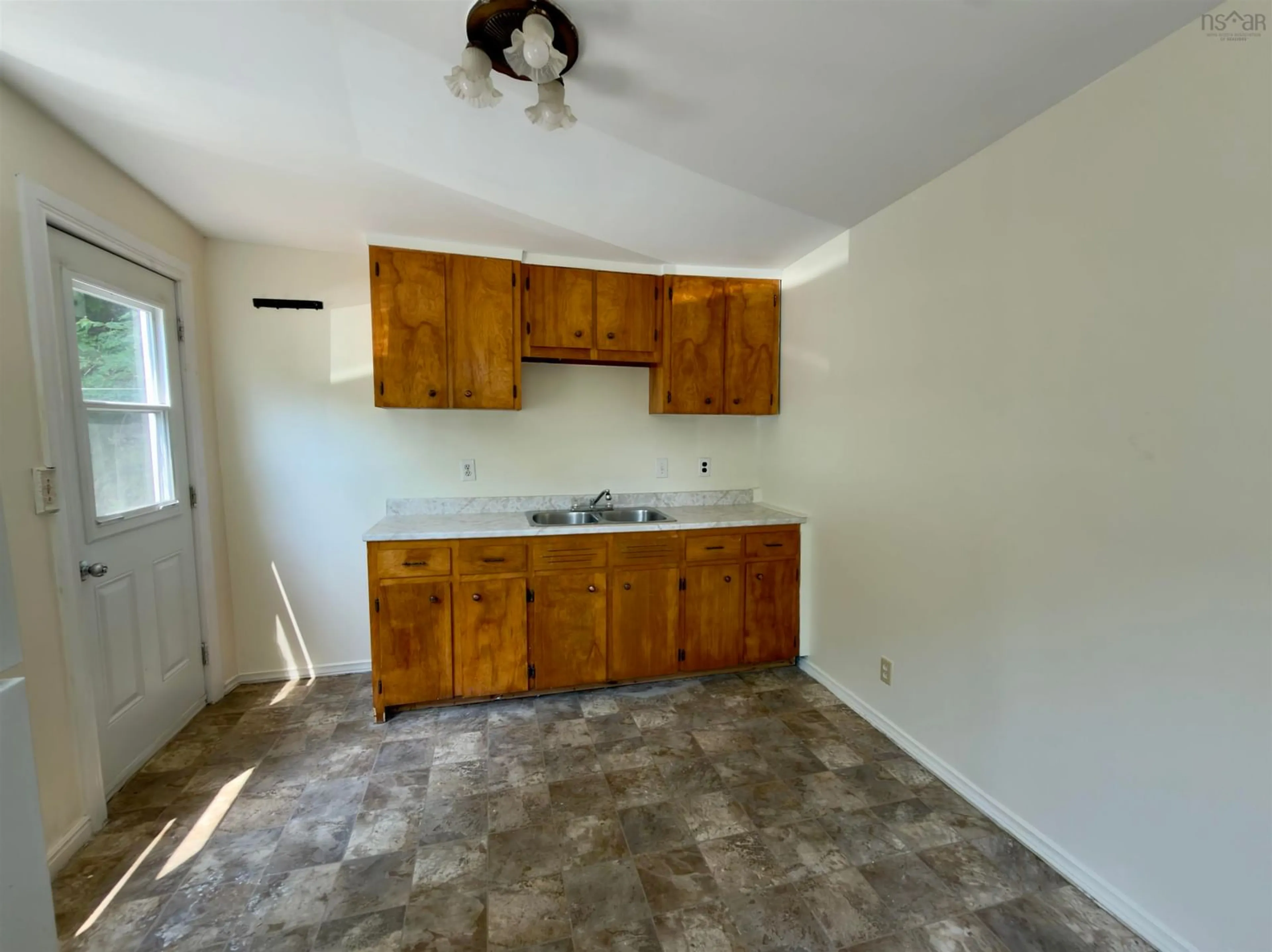 A pic of a room for 13 Chester Ave, Kentville Nova Scotia B4N 2J4