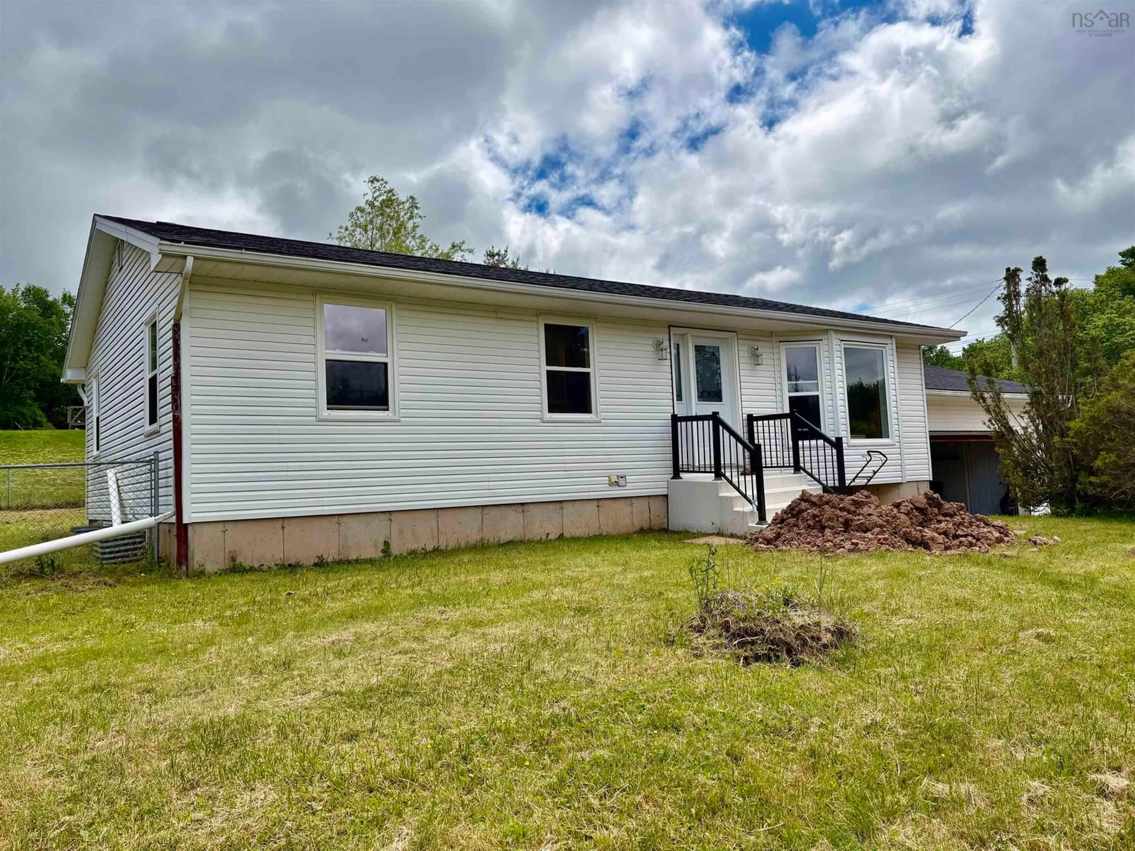 Home with vinyl exterior material, unknown for 1 Whites Lake Ave, Whites Lake Nova Scotia B3T 1W4