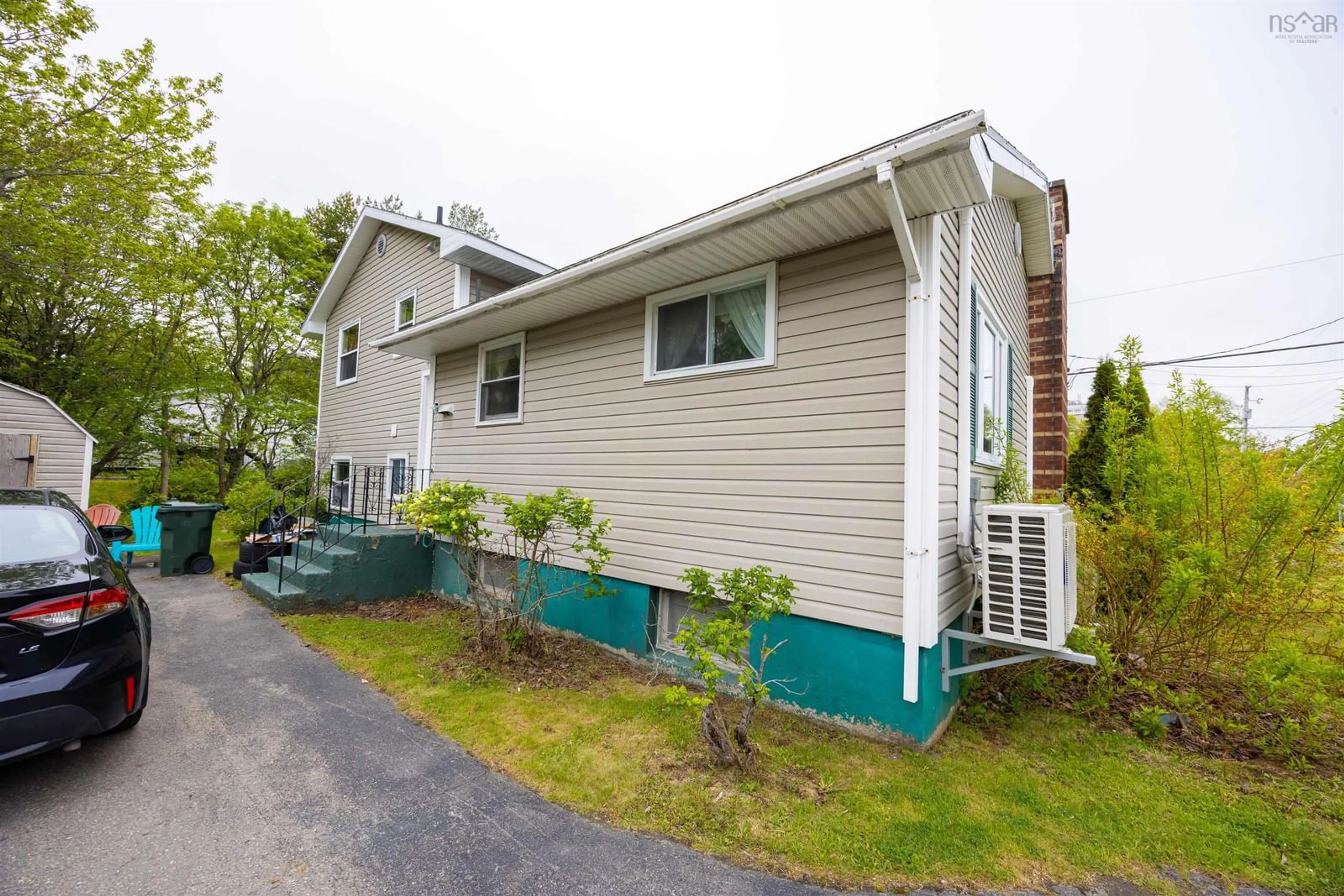 Home with vinyl exterior material, street for 358 Newlands Sydney Ns B1s 1z4, Sydney Nova Scotia B1S 1Z4