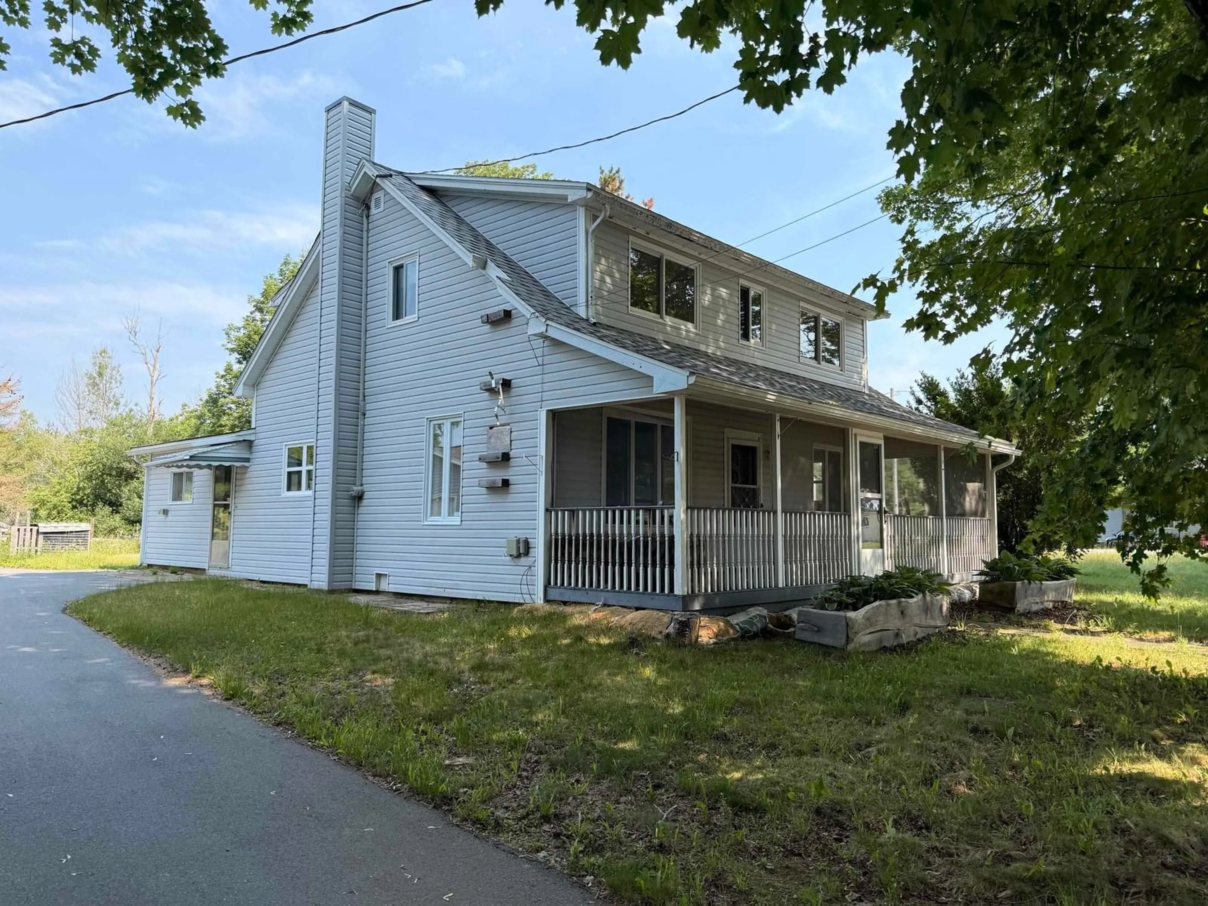 Home with vinyl exterior material, unknown for 6156 Highway 208, North Brookfield Nova Scotia B0T 1X0