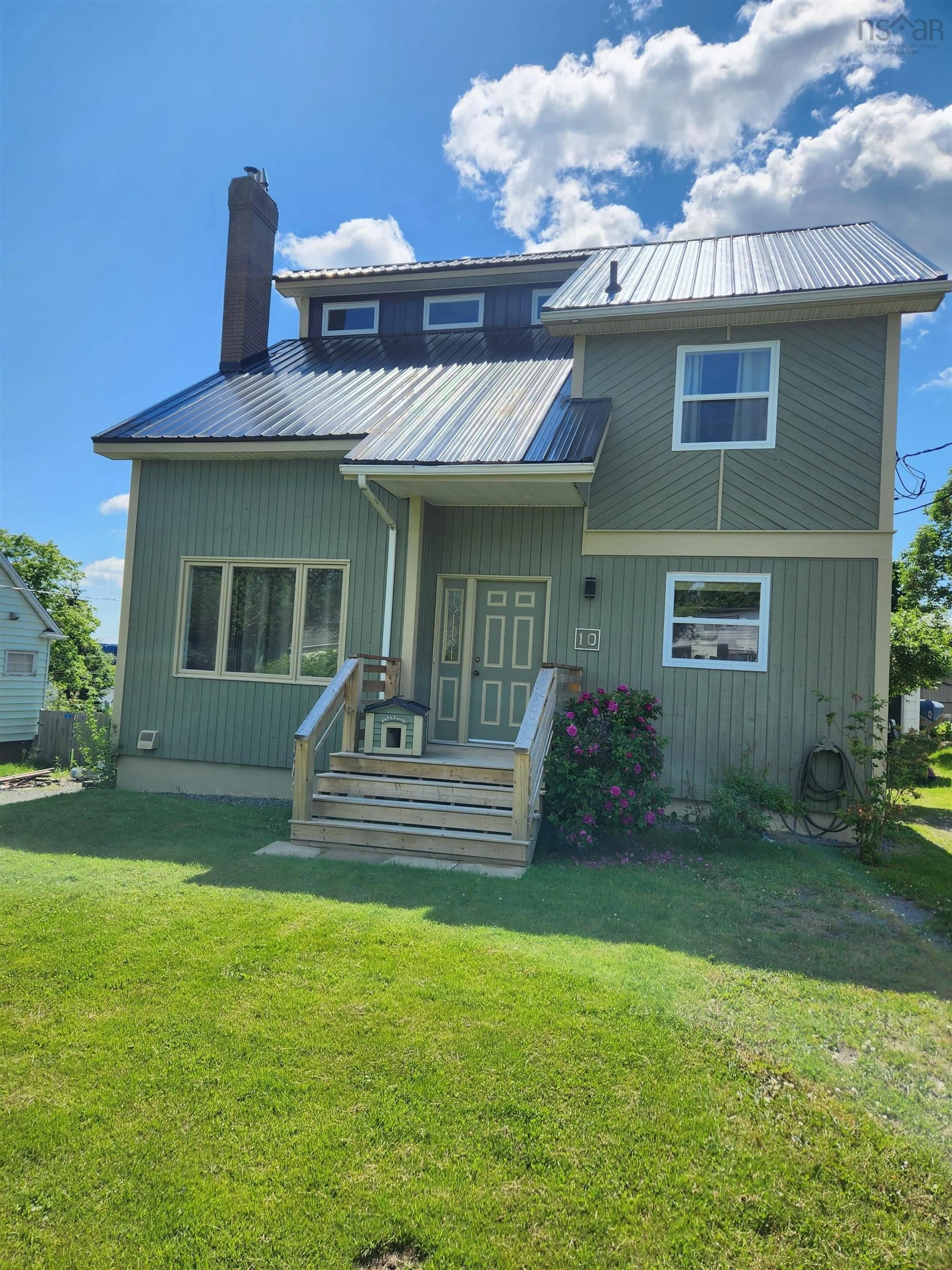 A pic from outside/outdoor area/front of a property/back of a property/a pic from drone, unknown for 10 Fader St, Dartmouth Nova Scotia B2X 1P3