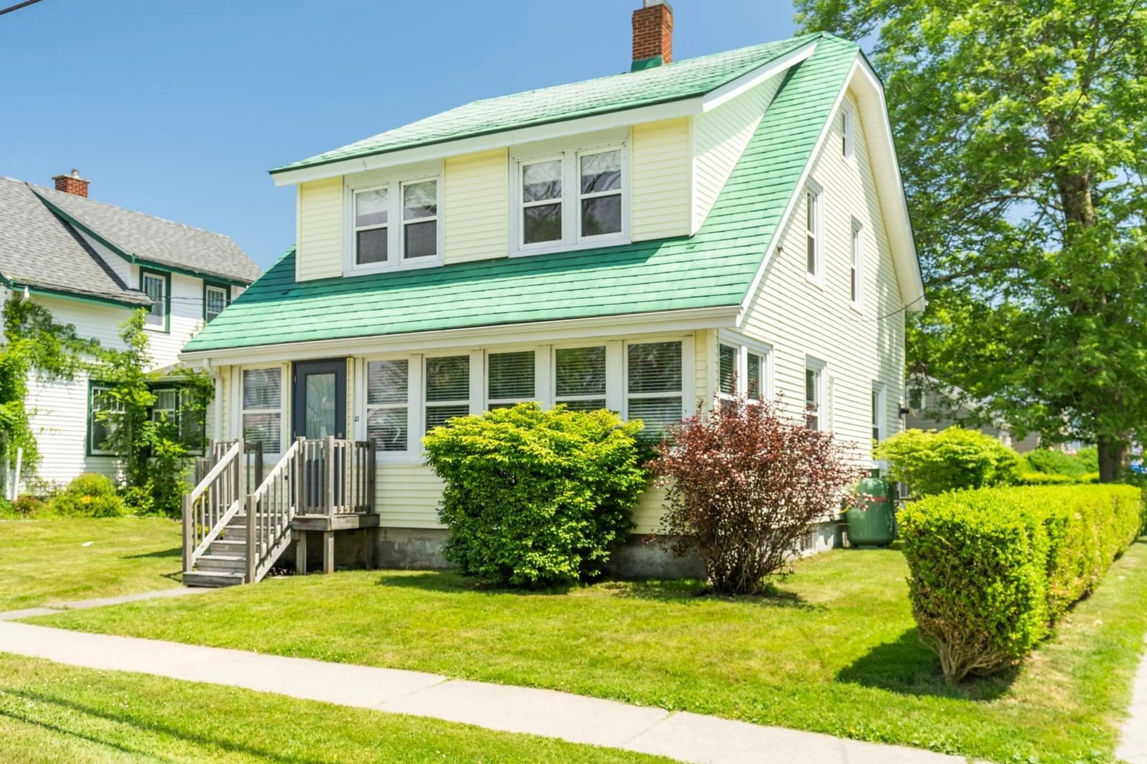Home with vinyl exterior material, street for 21 Brunswick St, Yarmouth Nova Scotia B5A 2E5