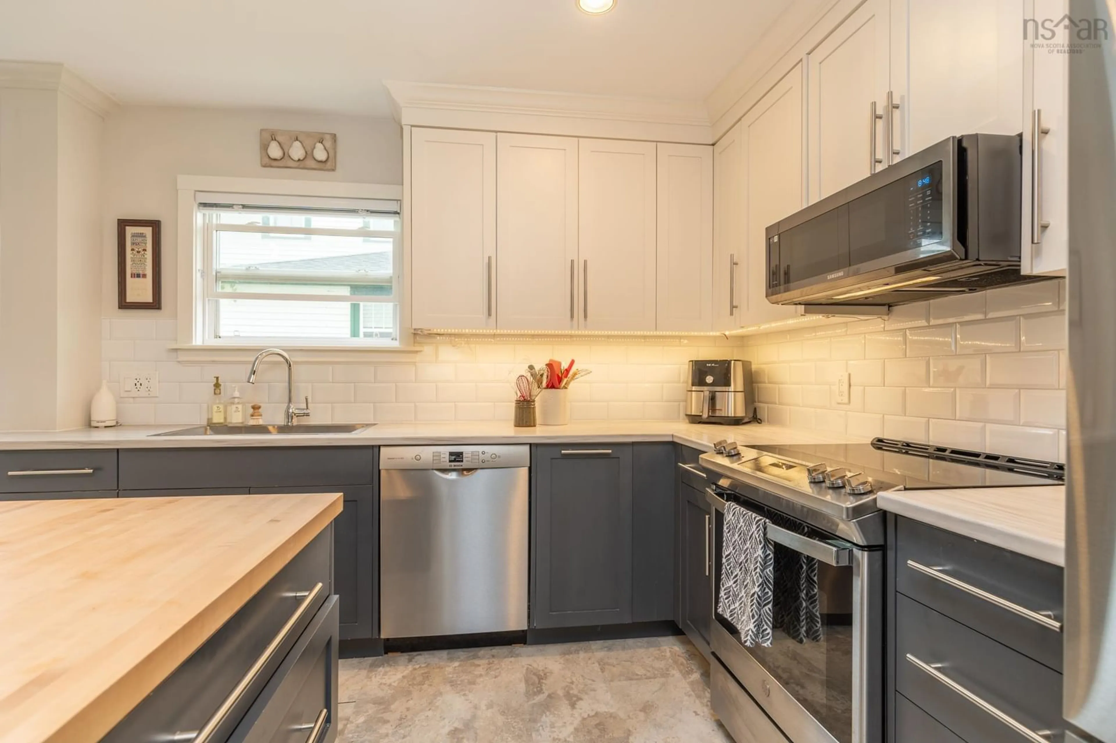Open concept kitchen, ceramic/tile floor for 21 Brunswick St, Yarmouth Nova Scotia B5A 2E5