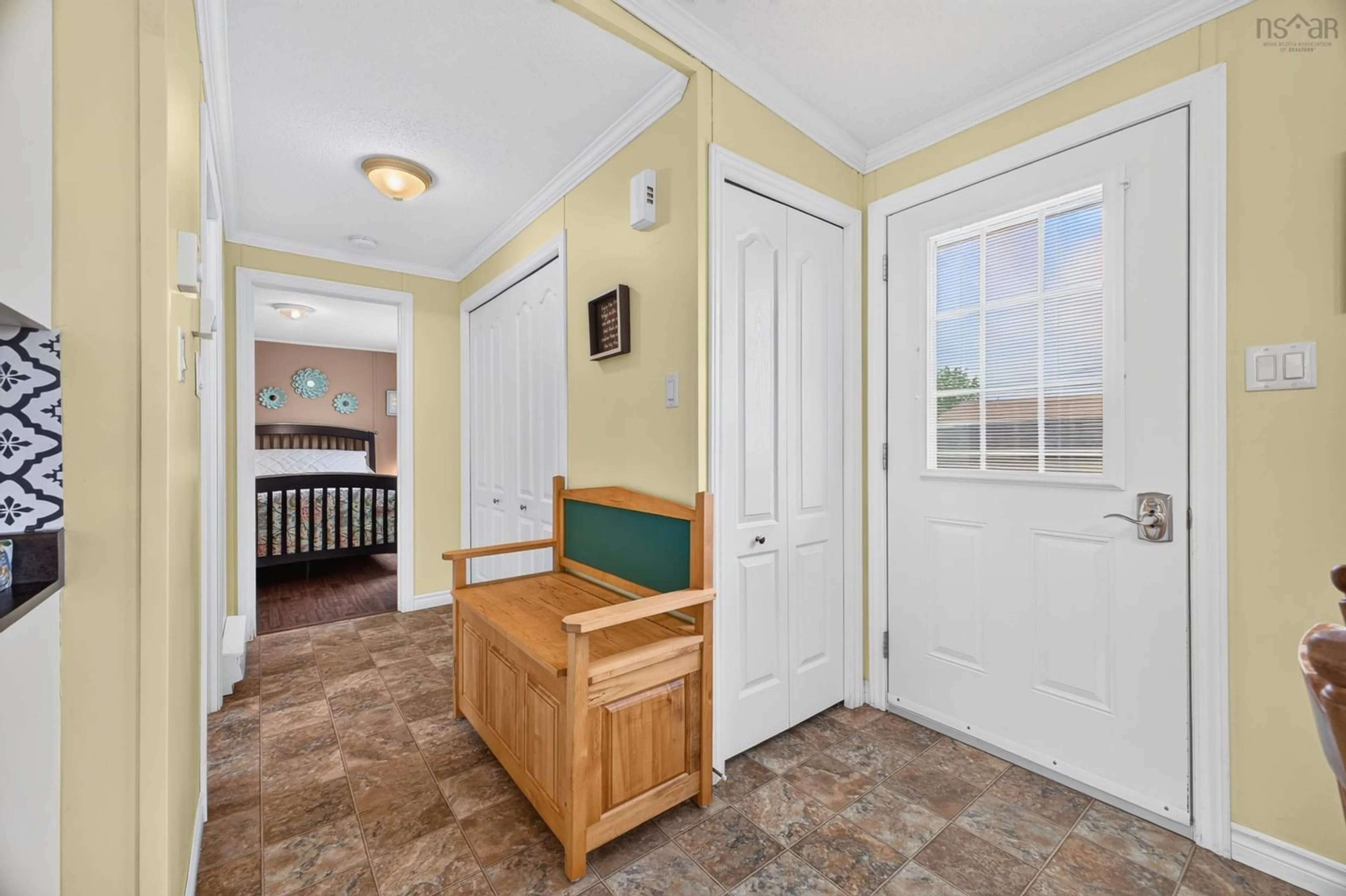 Indoor entryway for 1047 Glen Forest Dr, Westville Nova Scotia B0K 2A0