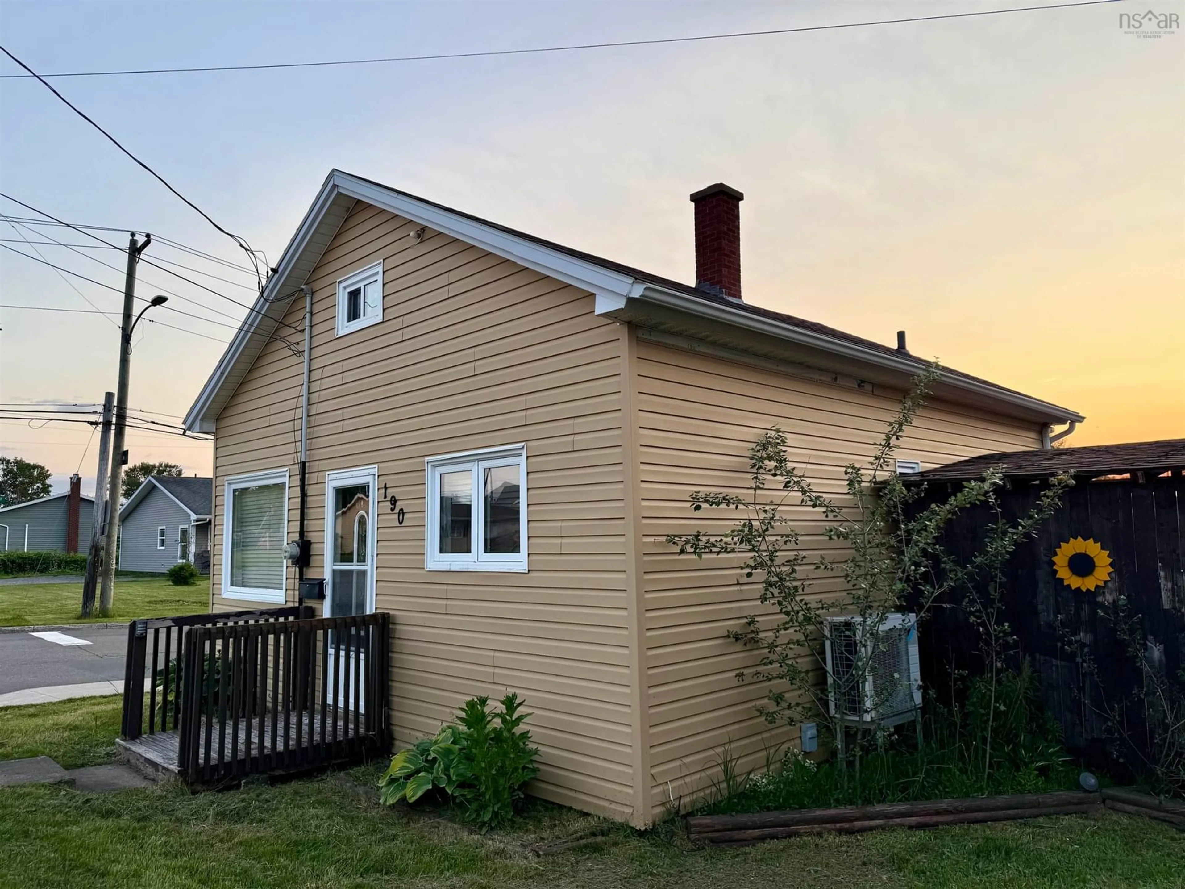 Home with vinyl exterior material, building for 190 Brookside St, Glace Bay Nova Scotia B1A 1L3