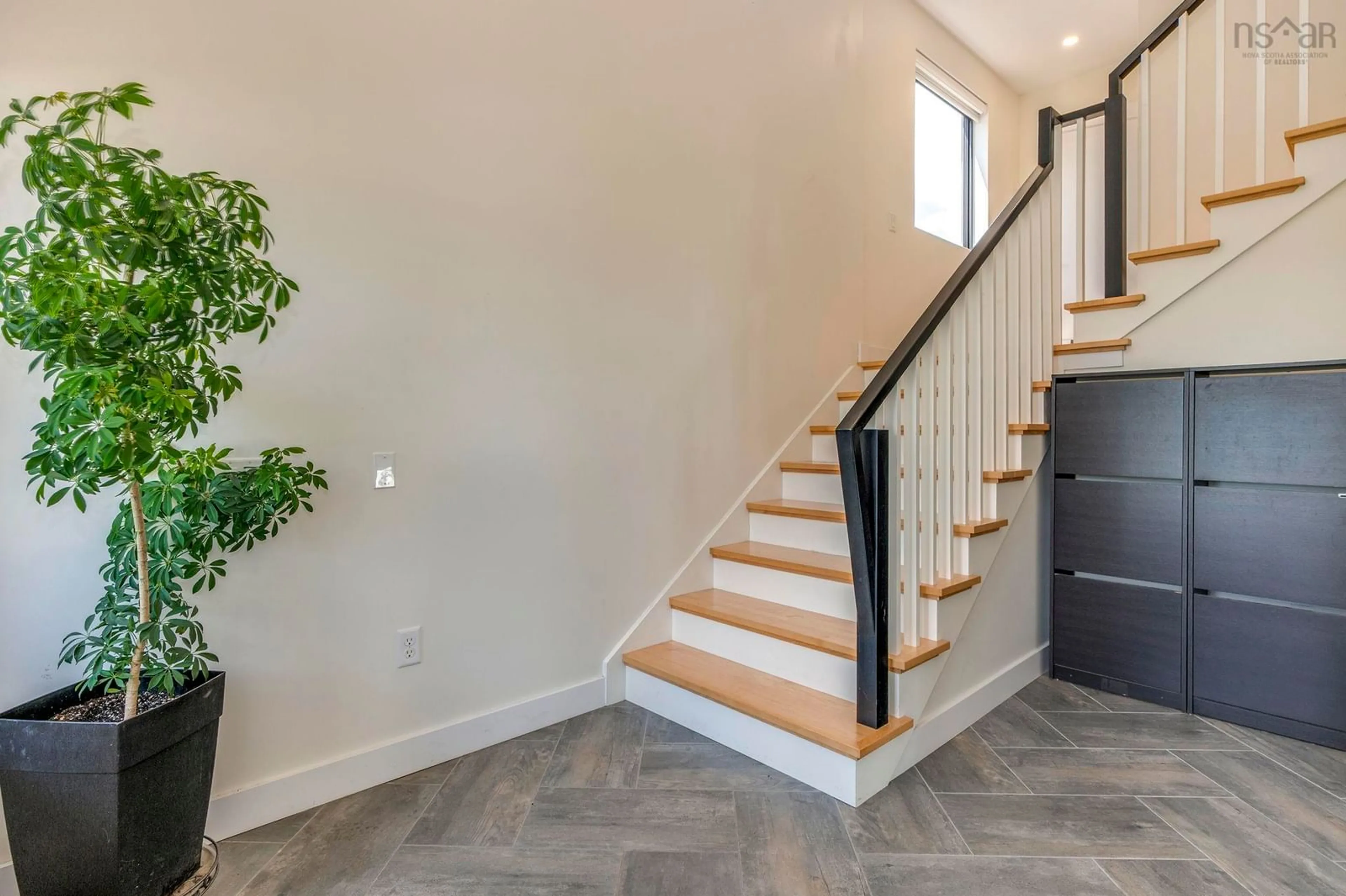 Indoor entryway for 233 Transom Dr, Halifax Nova Scotia B3M 0L7