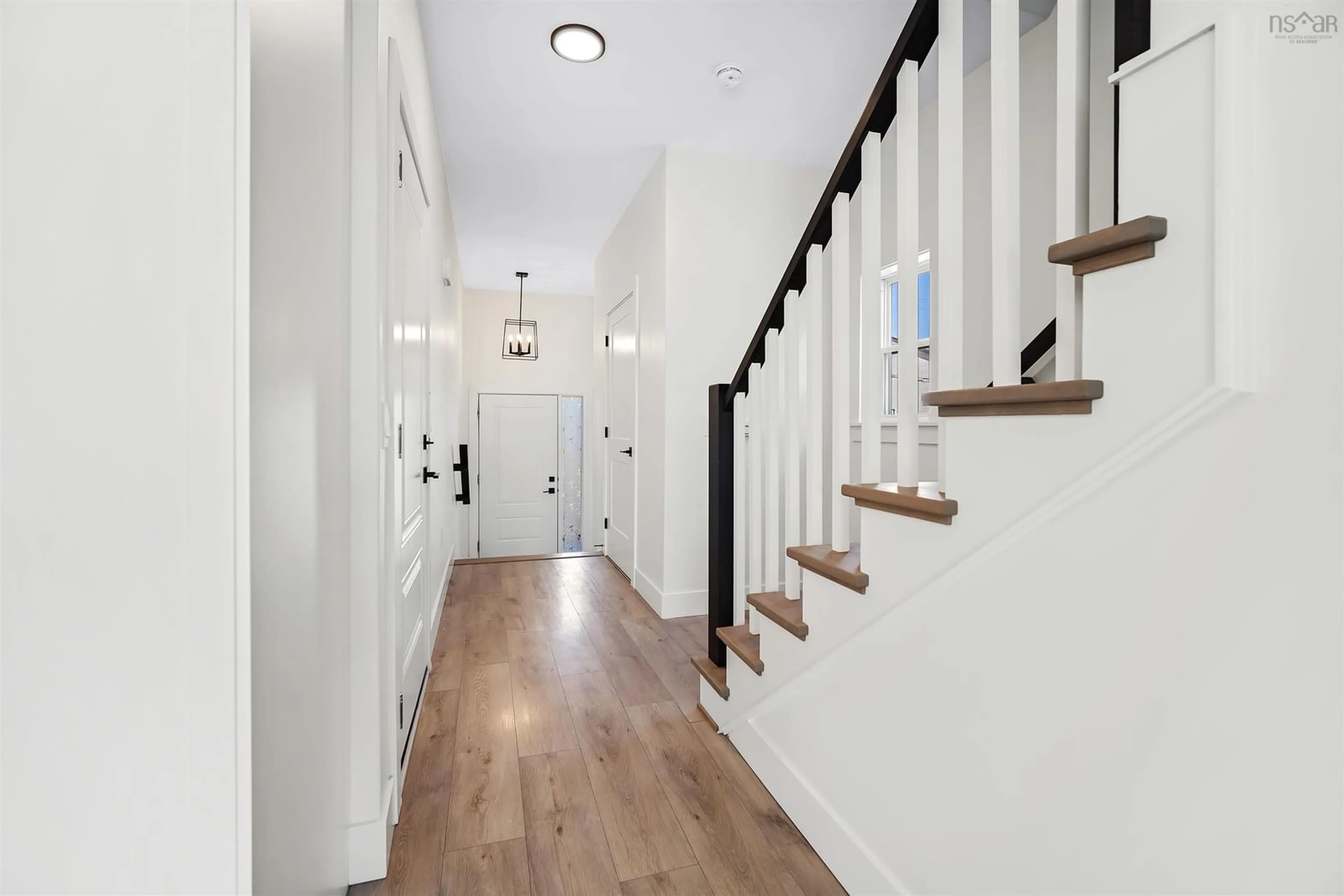 Indoor entryway for 531 Cowie Hill Rd, Halifax Nova Scotia B3N 0E1