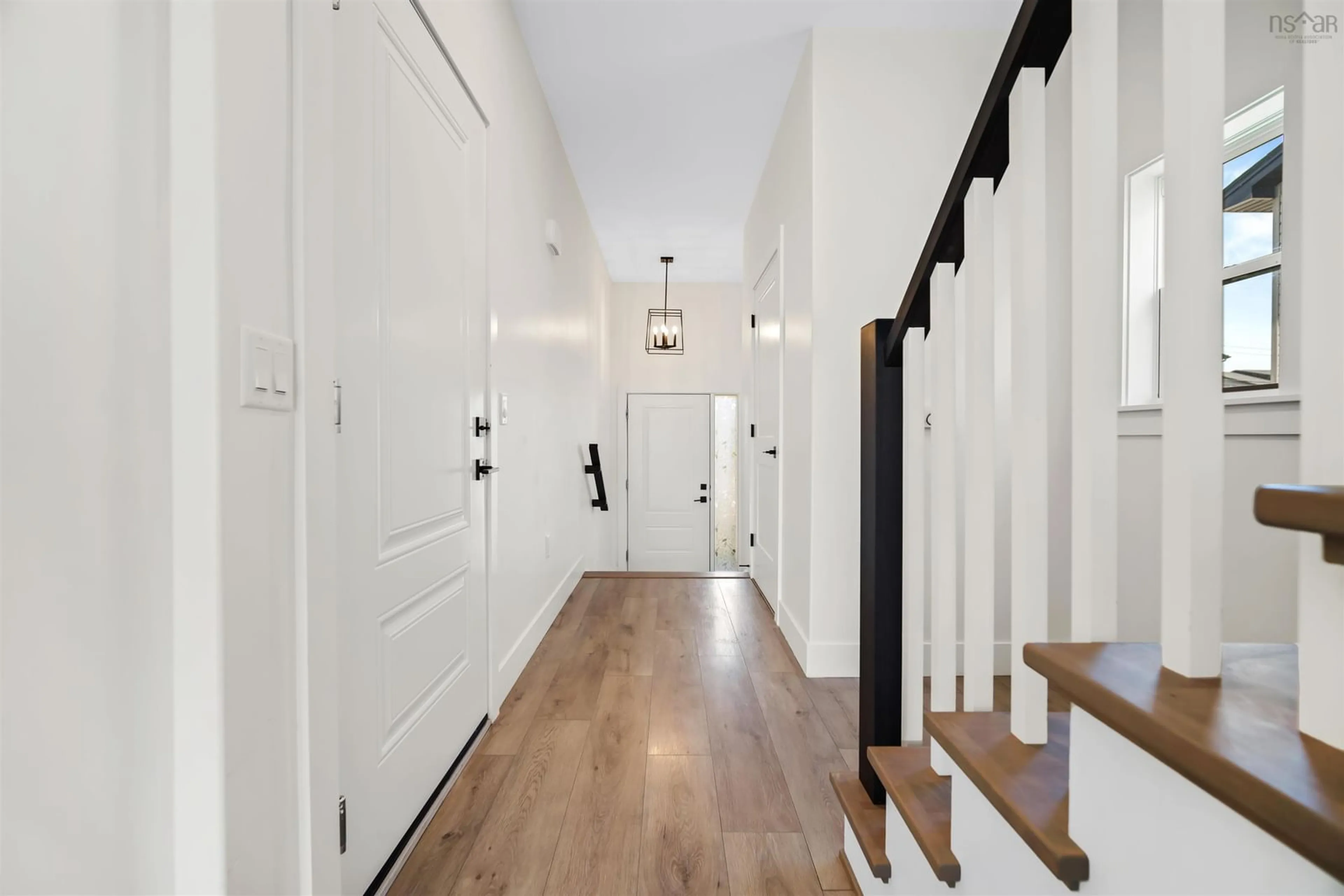 Indoor entryway for 531 Cowie Hill Rd, Halifax Nova Scotia B3N 0E1