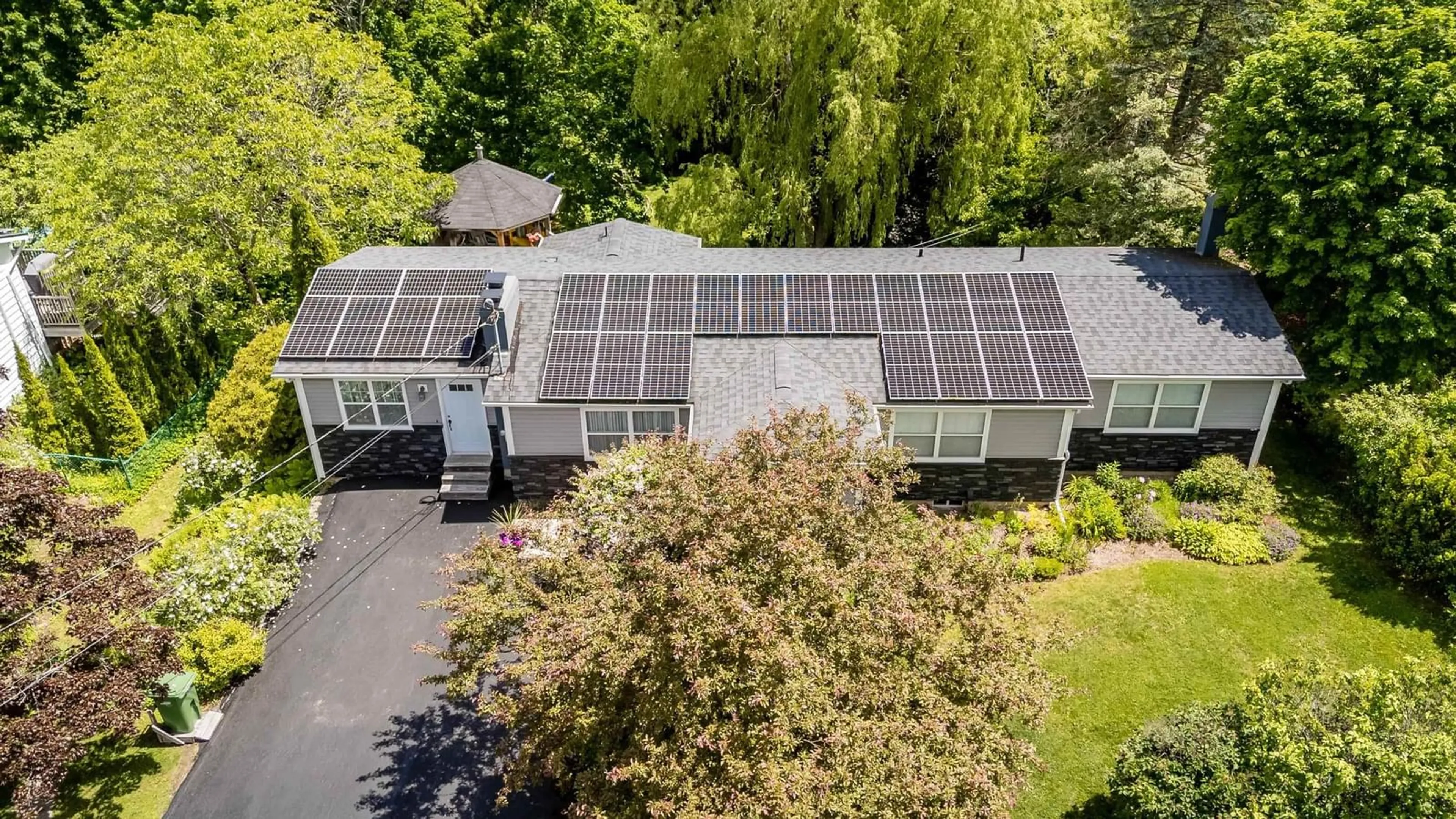 A pic from outside/outdoor area/front of a property/back of a property/a pic from drone, street for 15 Grandview Dr, Wolfville Nova Scotia B4P 1W5