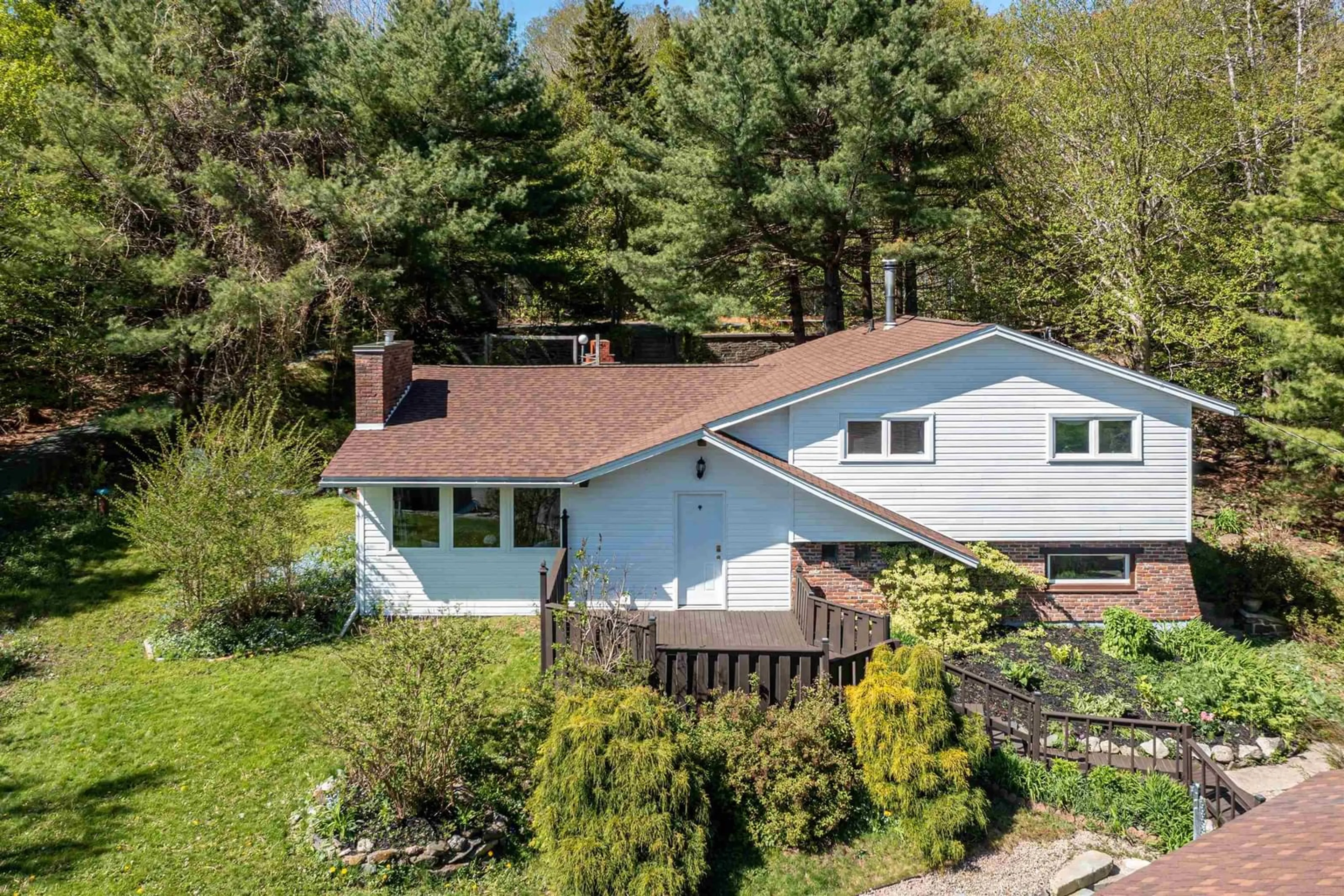 A pic from outside/outdoor area/front of a property/back of a property/a pic from drone, water/lake/river/ocean view for 28 Beech Hill Dr, Lake Echo Nova Scotia B3E 1A6
