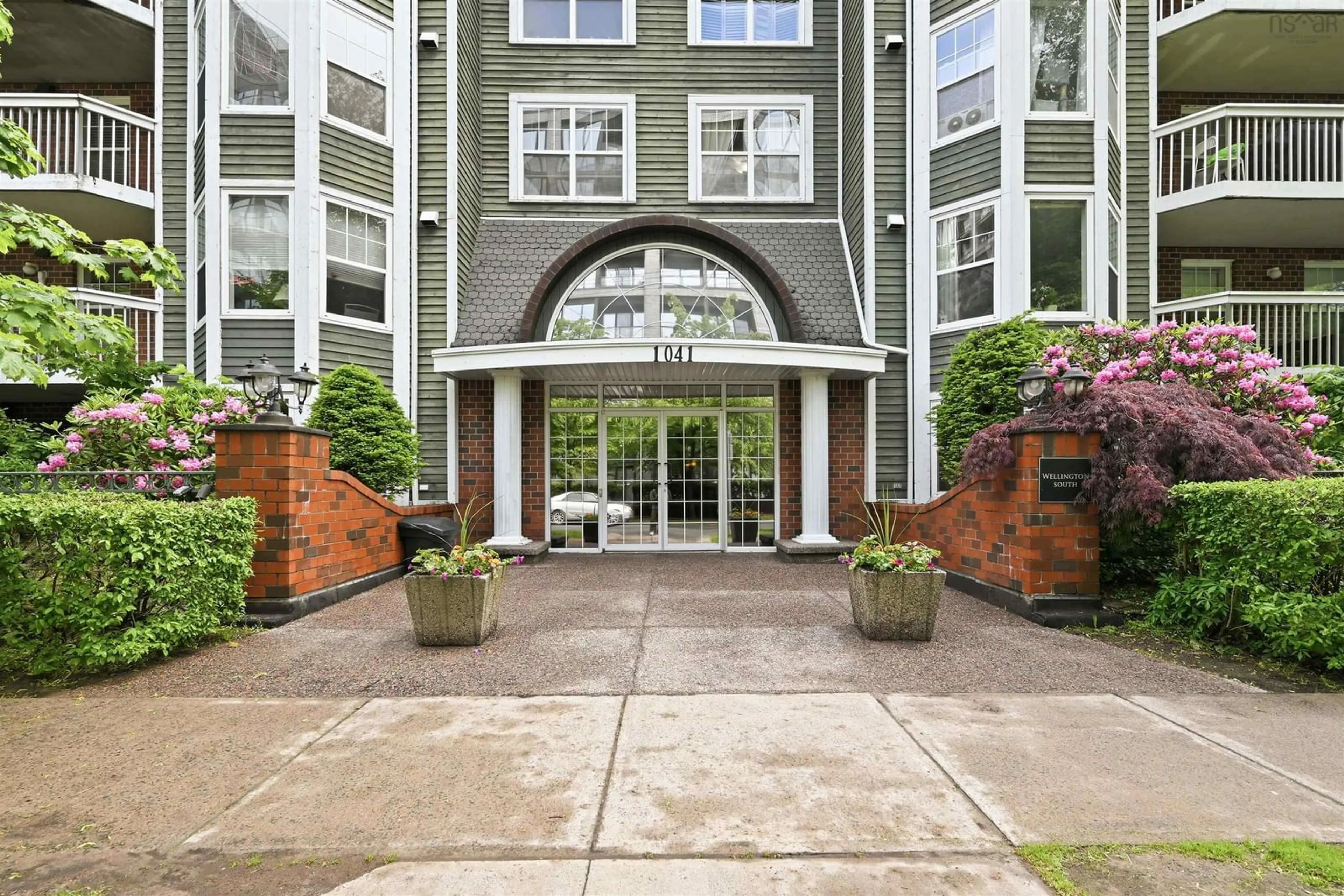 Indoor foyer for 1041 Wellington St #101, Halifax Nova Scotia B3H 4P5