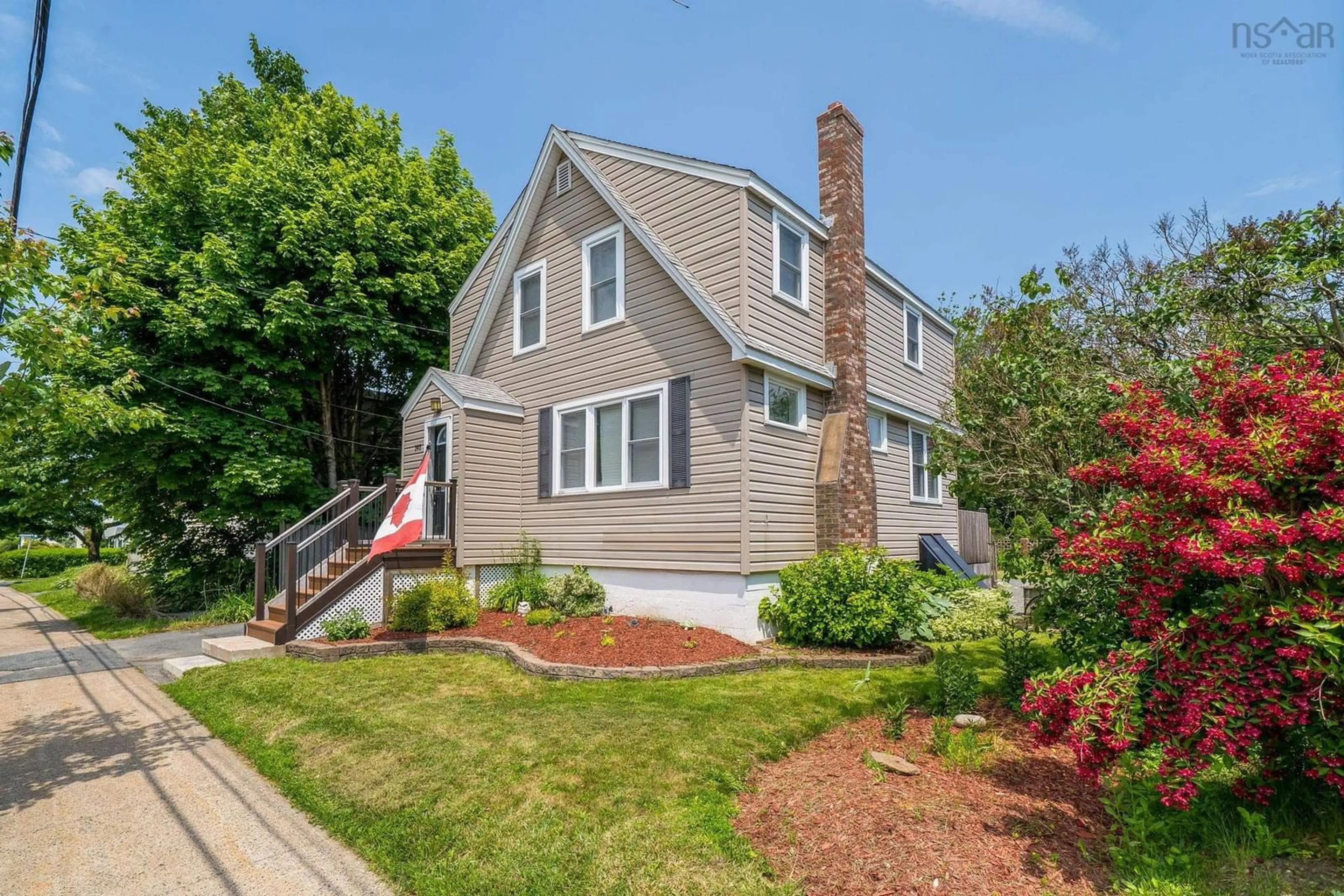 Home with vinyl exterior material, street for 140 Victoria Rd, Dartmouth Nova Scotia B3A 1V7