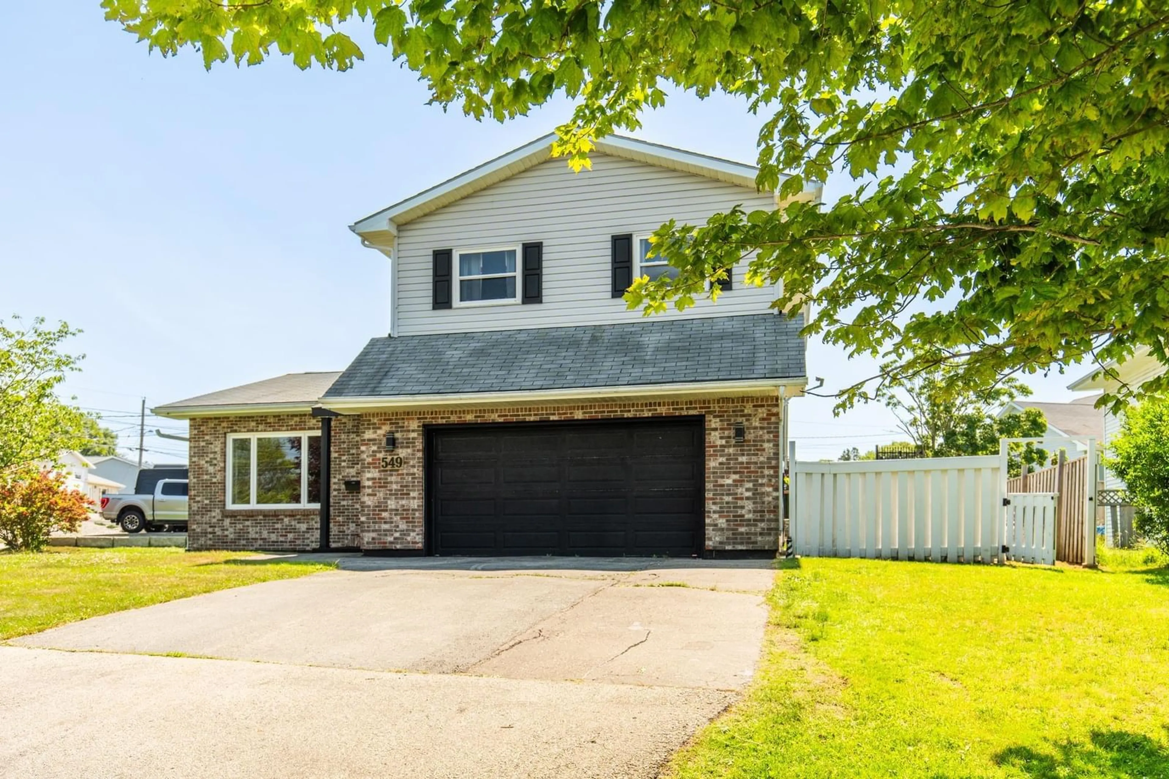 Home with vinyl exterior material, street for 549 Brunswick St, Yarmouth Nova Scotia B5A 4N3