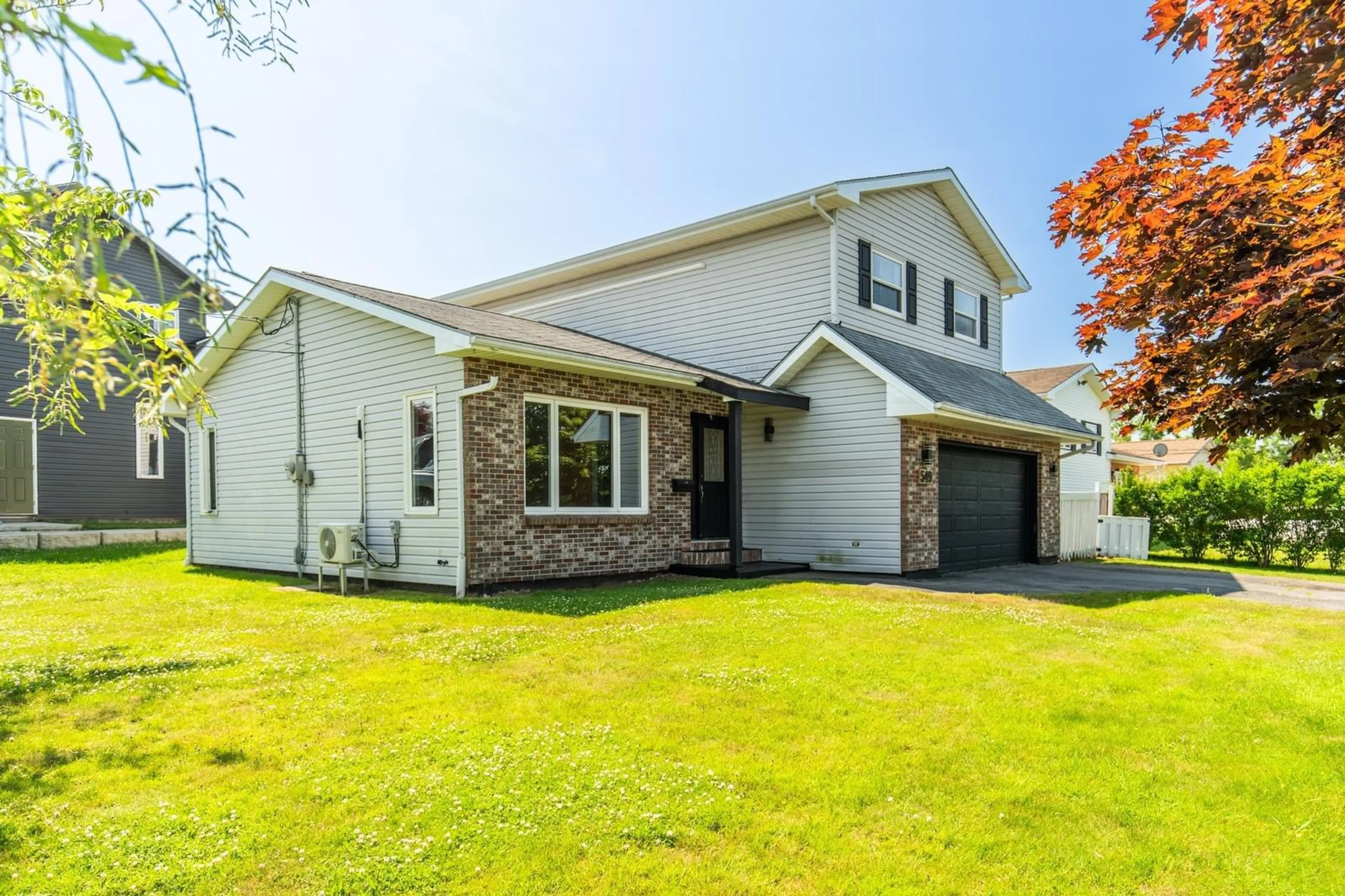Home with vinyl exterior material, street for 549 Brunswick St, Yarmouth Nova Scotia B5A 4N3