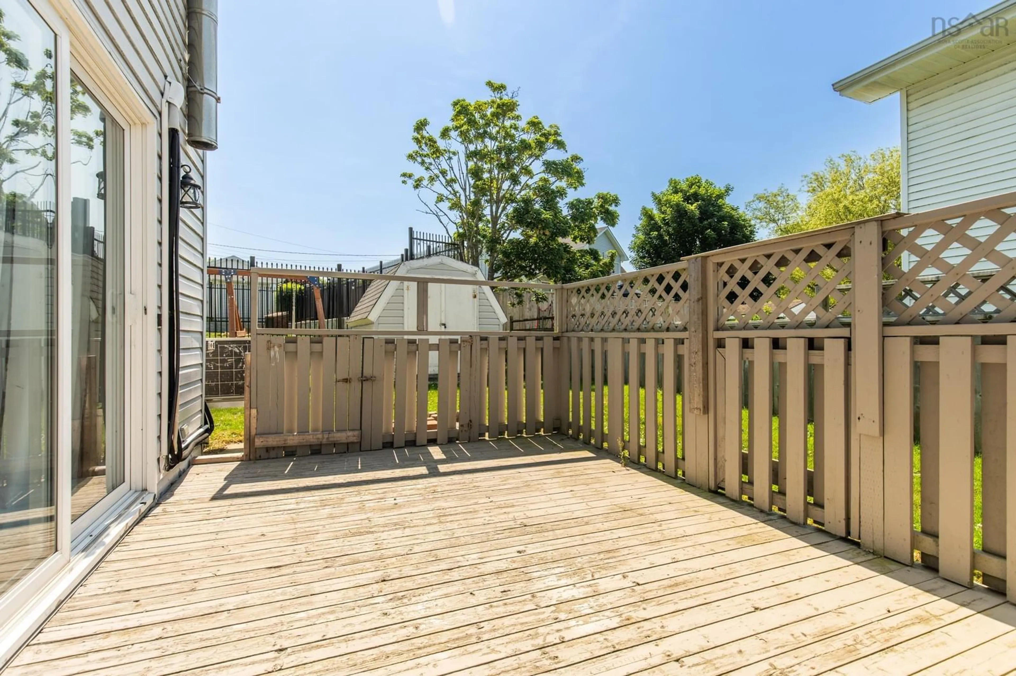 Patio, street for 549 Brunswick St, Yarmouth Nova Scotia B5A 4N3